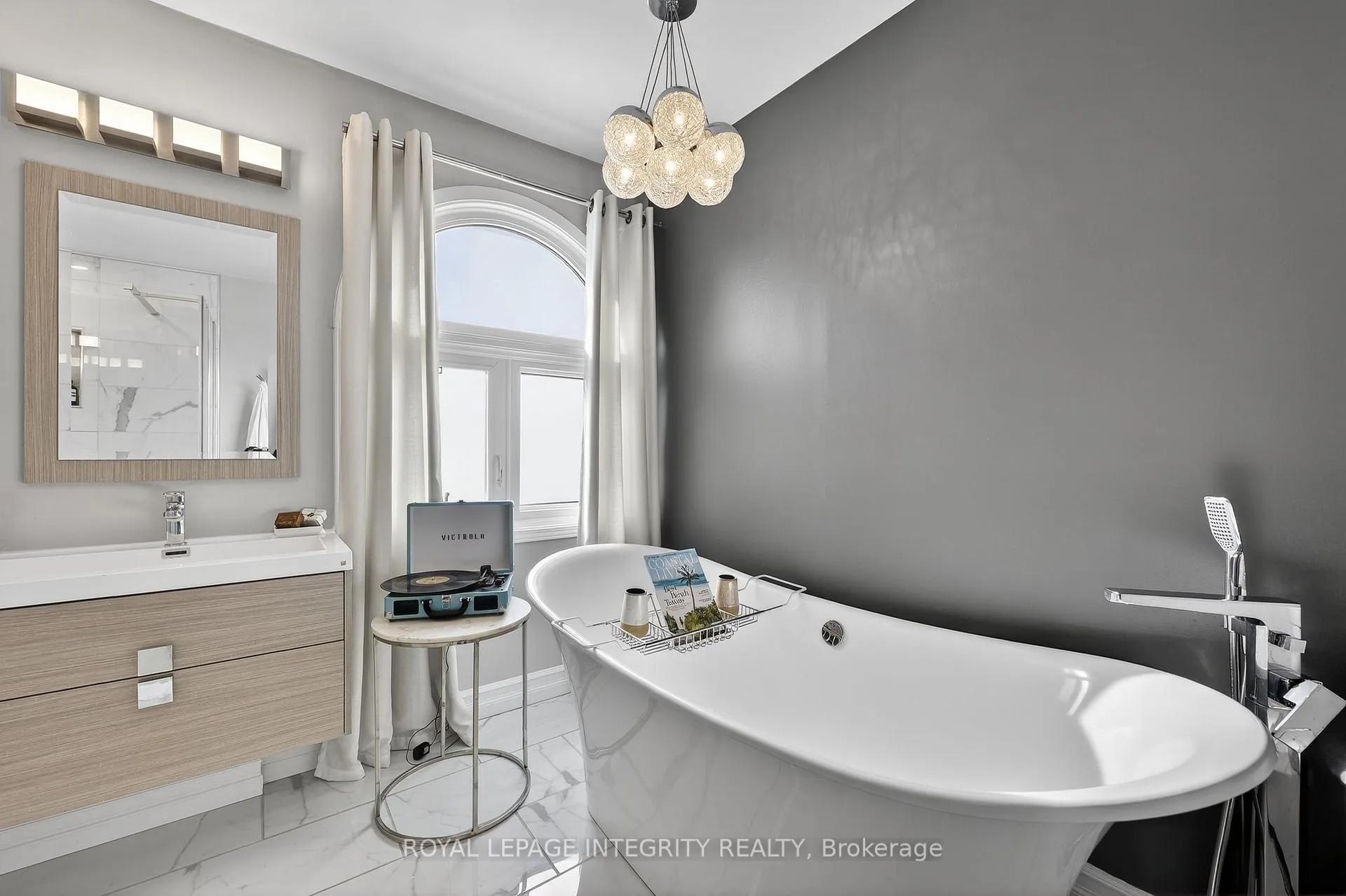 Photo 34 of 1380 Diane Crescent, Ottawa, Fallingbrook/Ridgemount — HOMEH