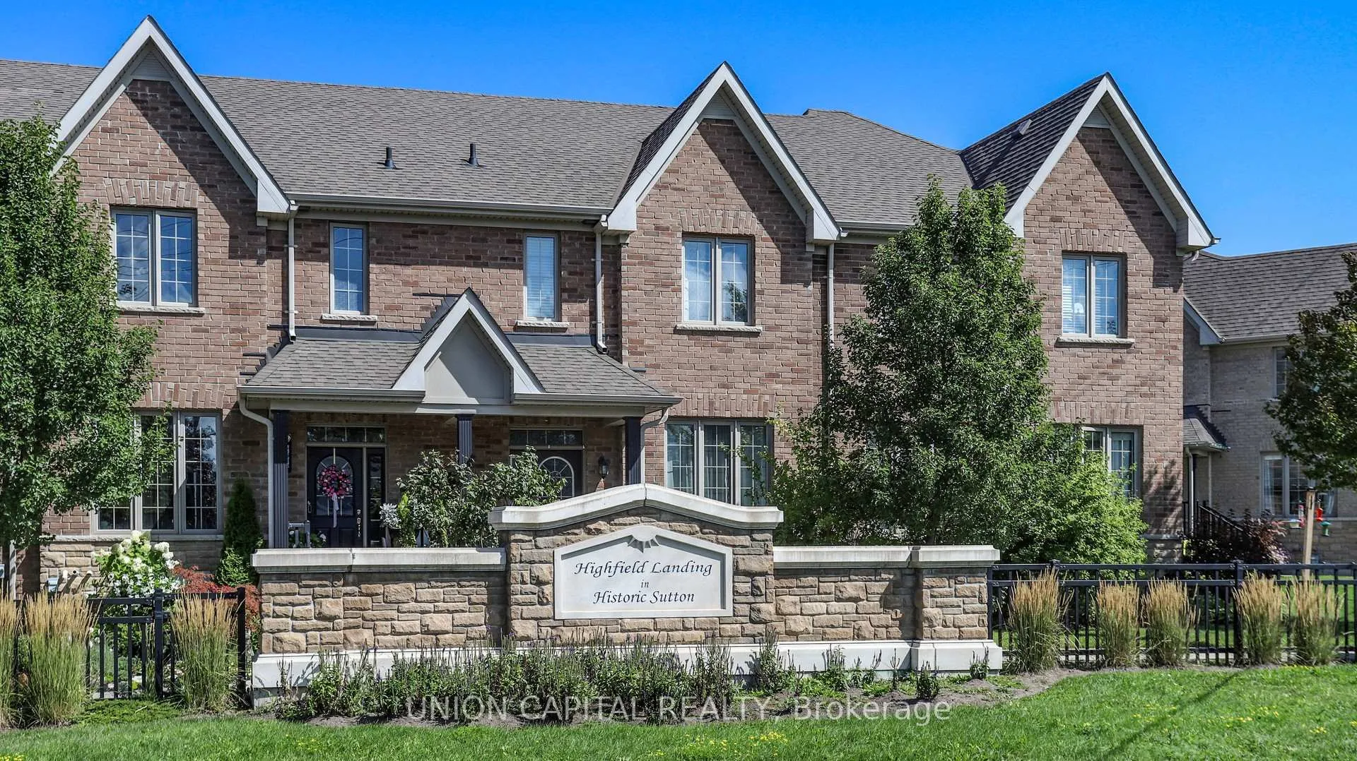 Front of 8 Vita Stephanie Court