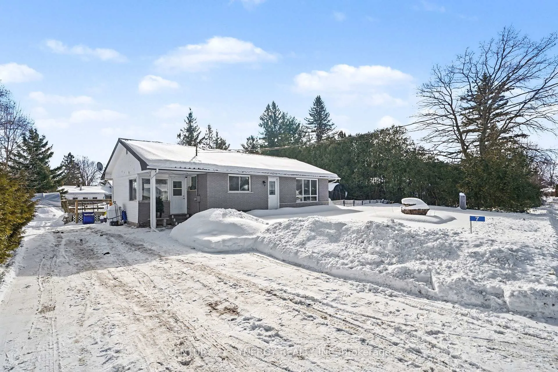 Photo 2 of 7 Bayview Drive, Smiths Falls — HOMEH