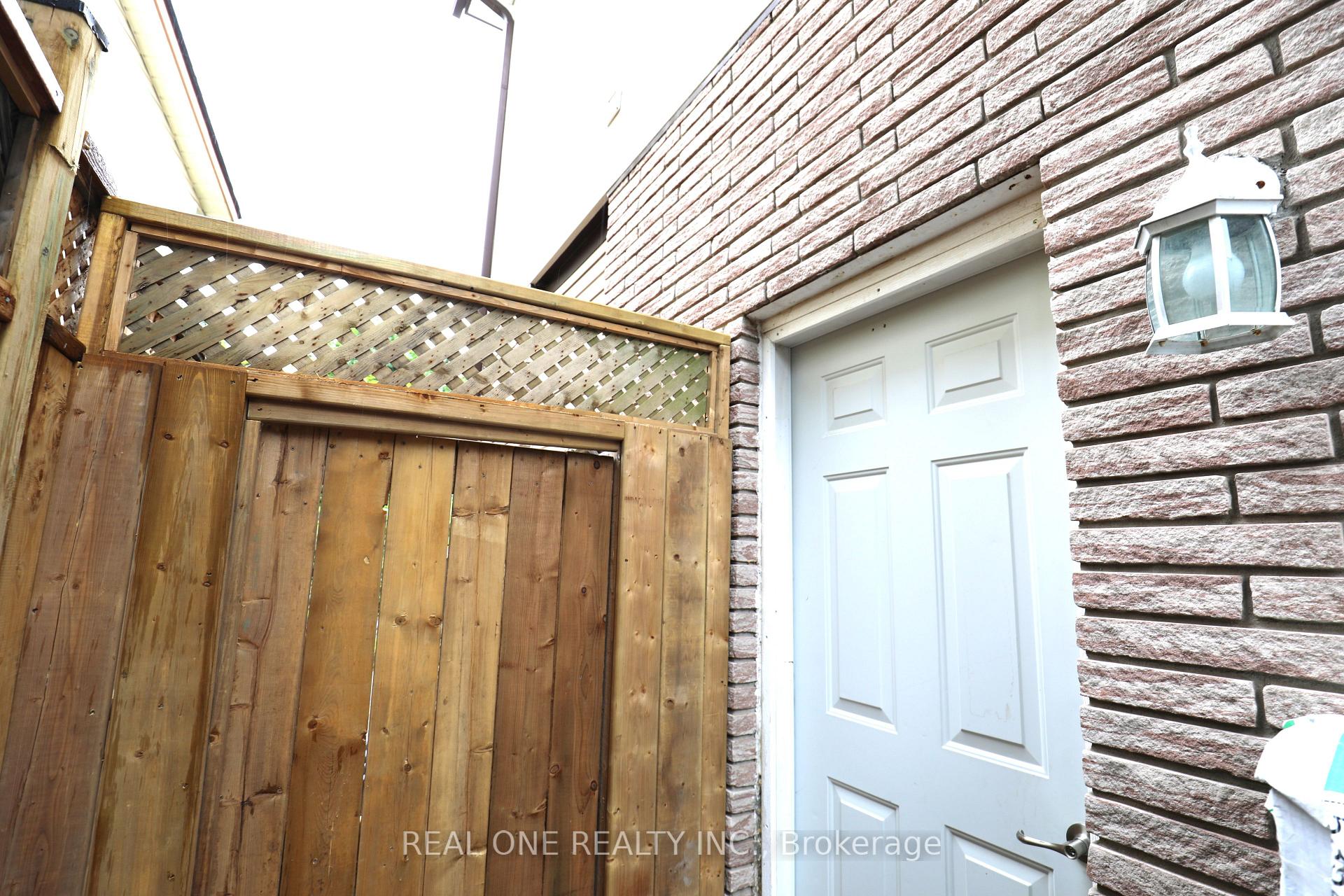 Photo 8 of Unit Upper level unit 1, 56 Skylark Drive, Hamilton, Bruleville — HOMEH