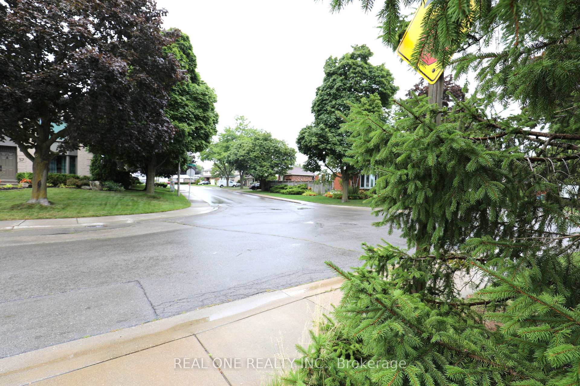 Photo 9 of Unit Upper level unit 1, 56 Skylark Drive, Hamilton, Bruleville — HOMEH