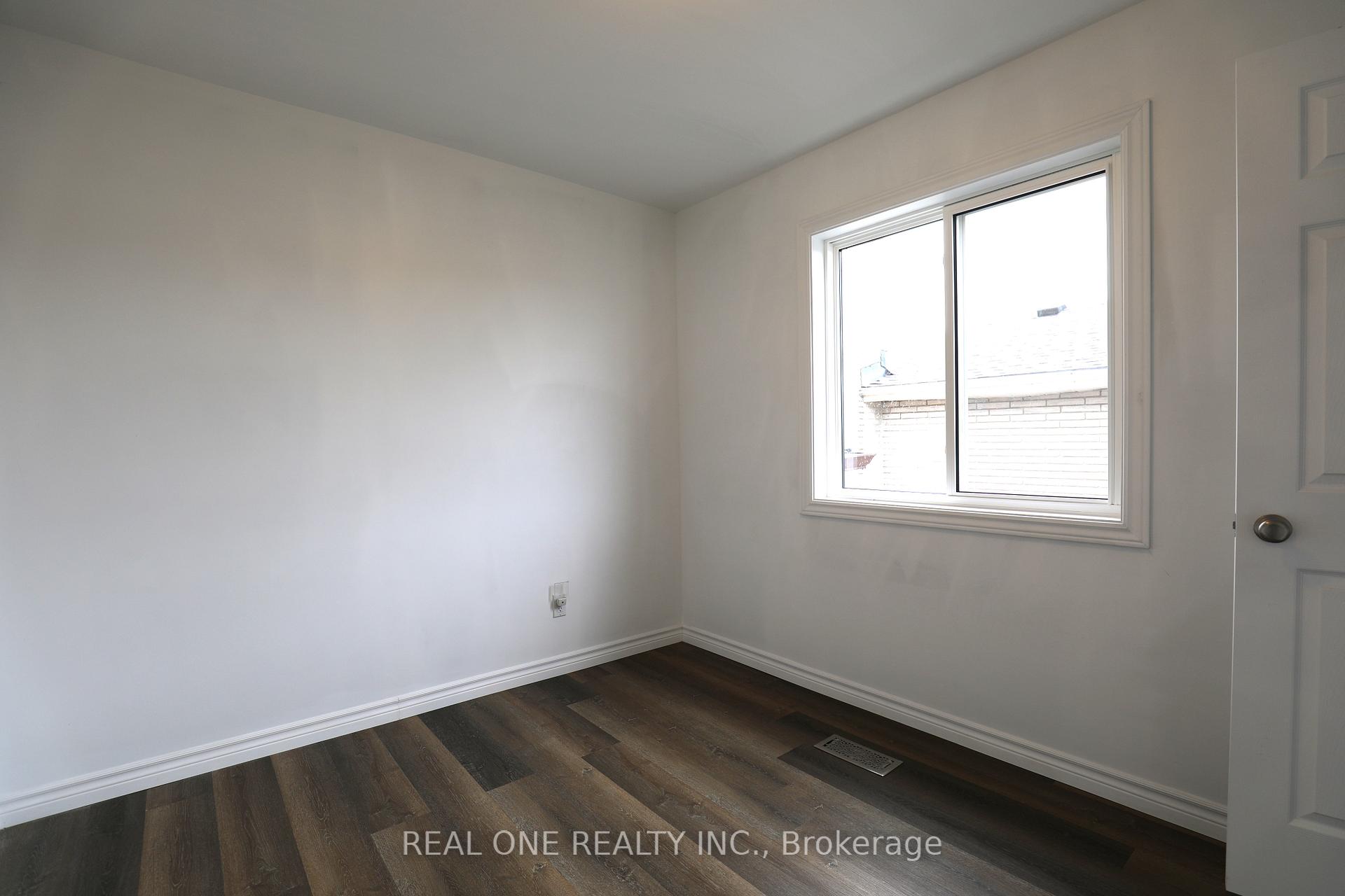 Photo 11 of Unit Upper level unit 1, 56 Skylark Drive, Hamilton, Bruleville — HOMEH