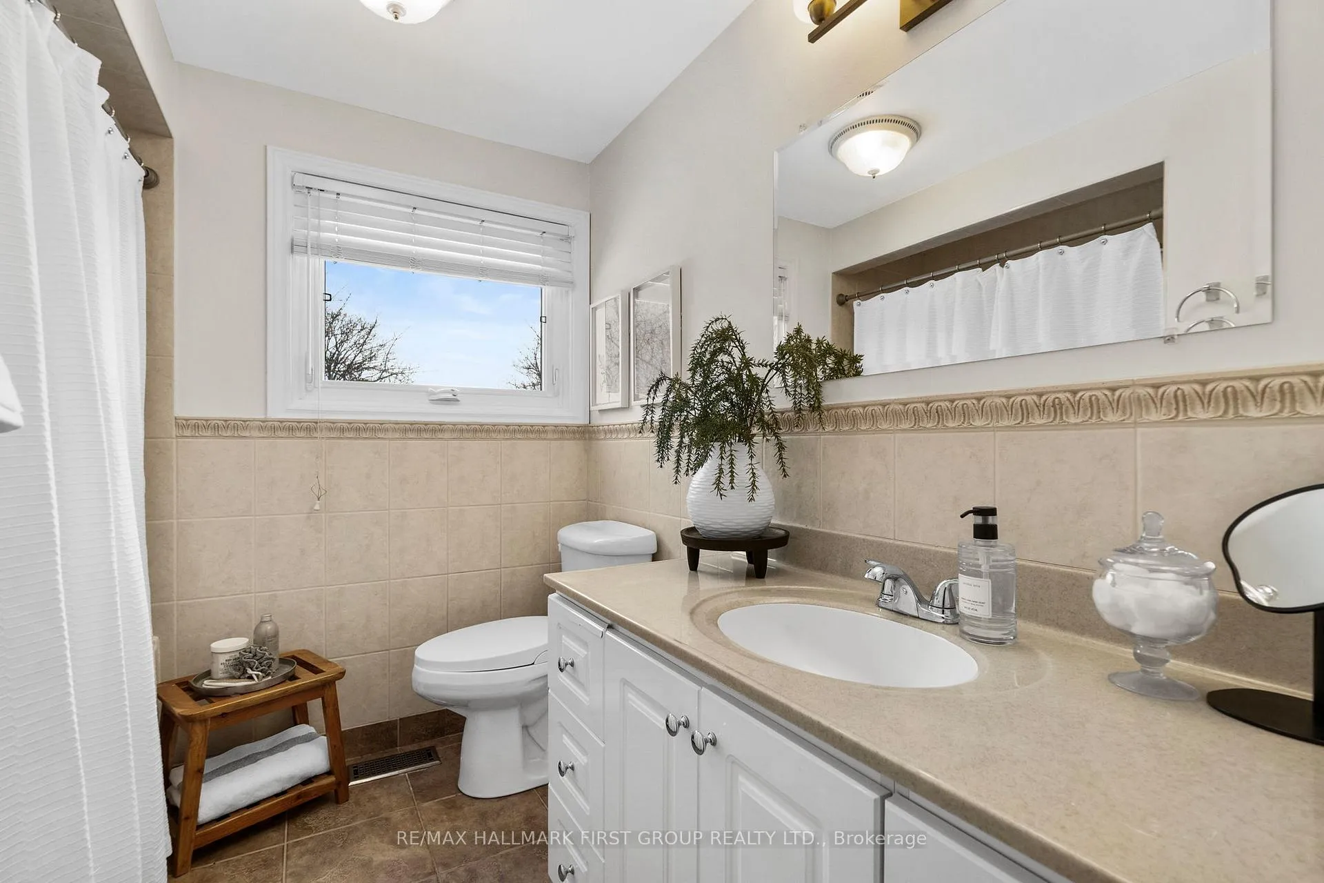 Photo 34 of 1742 Ada Court, Pickering, Amberlea — HOMEH