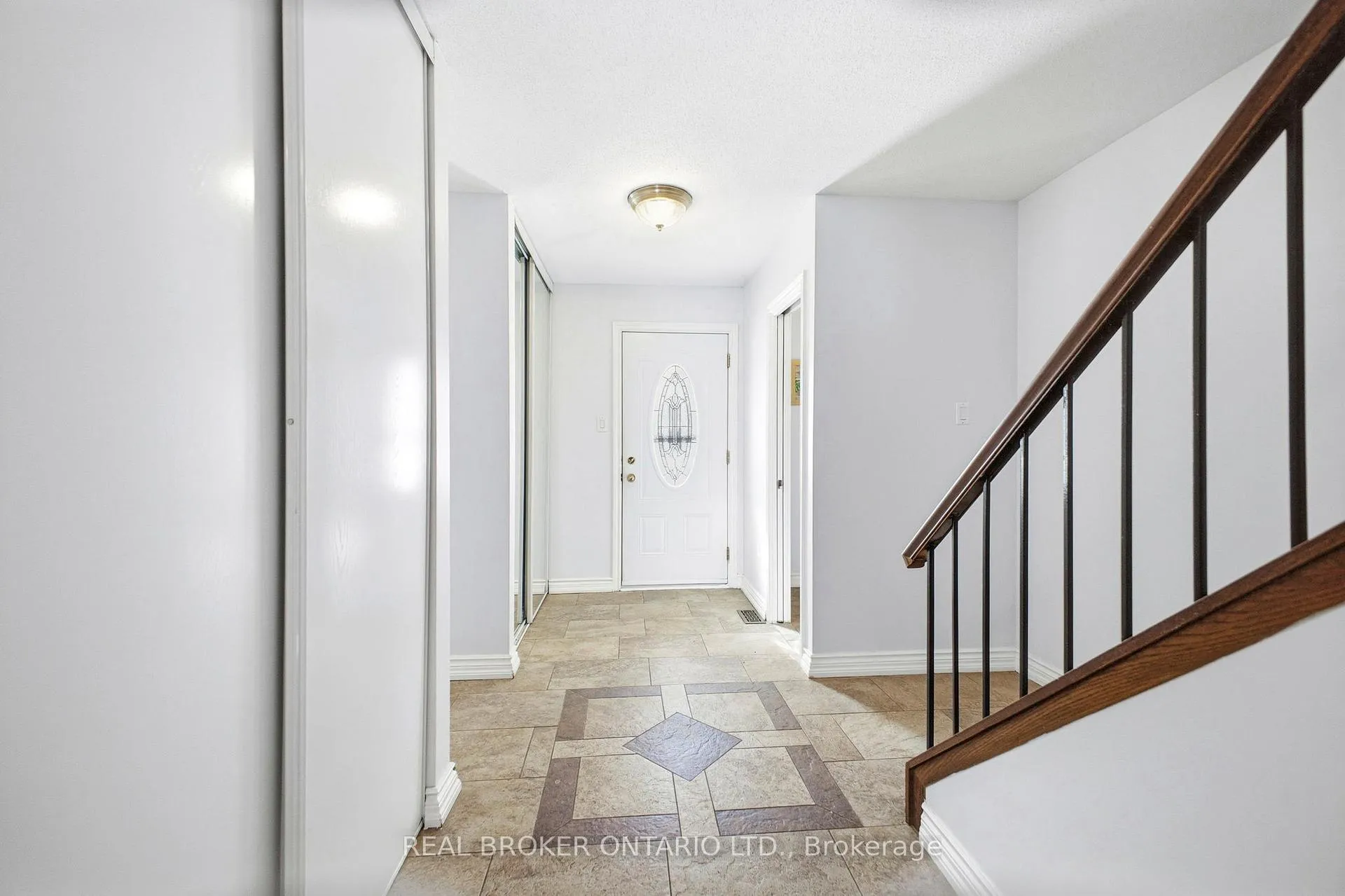Photo 3 of Unit F, 6 Arnold Drive, Ottawa, Arbeatha Park — HOMEH