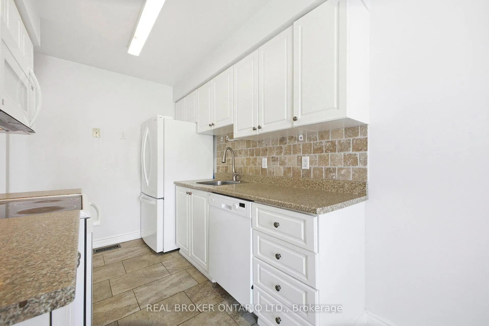 Photo 13 of Unit F, 6 Arnold Drive, Ottawa, Arbeatha Park — HOMEH