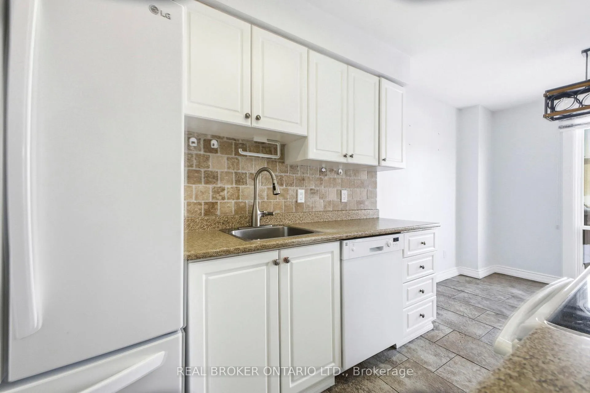 Photo 18 of Unit F, 6 Arnold Drive, Ottawa, Arbeatha Park — HOMEH