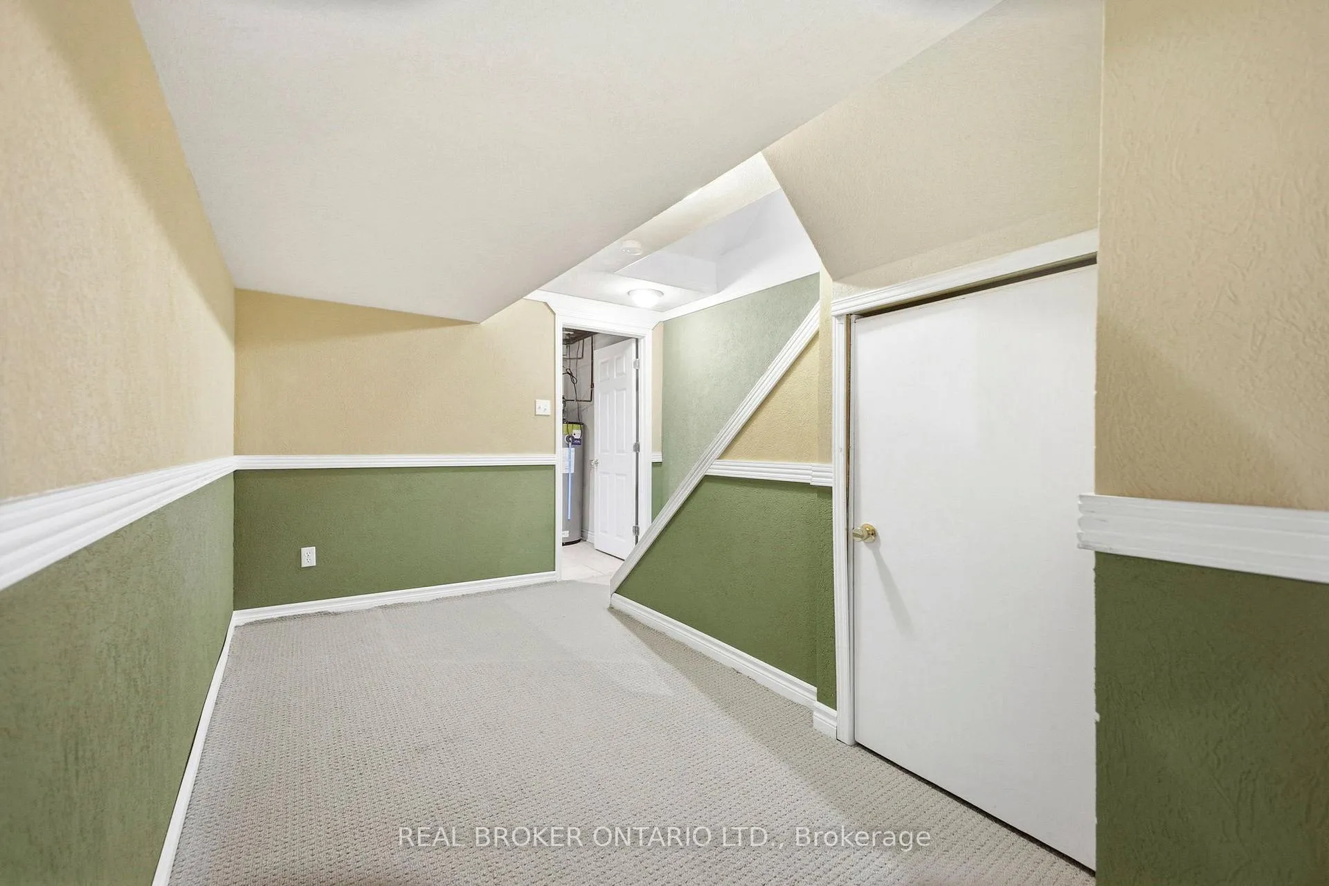 Photo 31 of Unit F, 6 Arnold Drive, Ottawa, Arbeatha Park — HOMEH