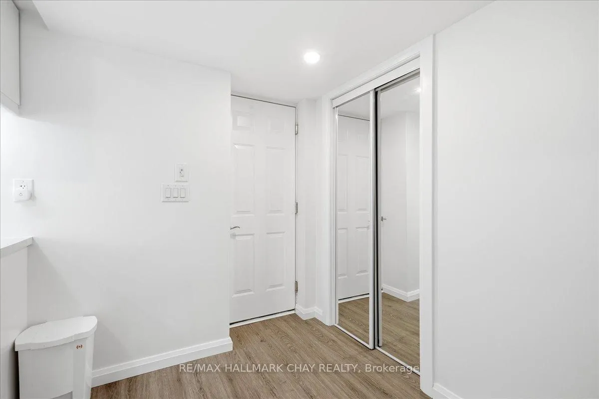 Photo 5 of Unit B, 325 Peter Street, Orillia — HOMEH