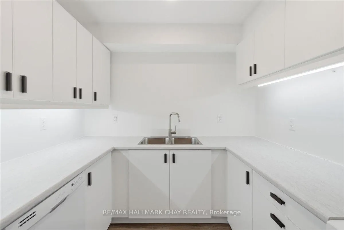 Photo 8 of Unit B, 325 Peter Street, Orillia — HOMEH