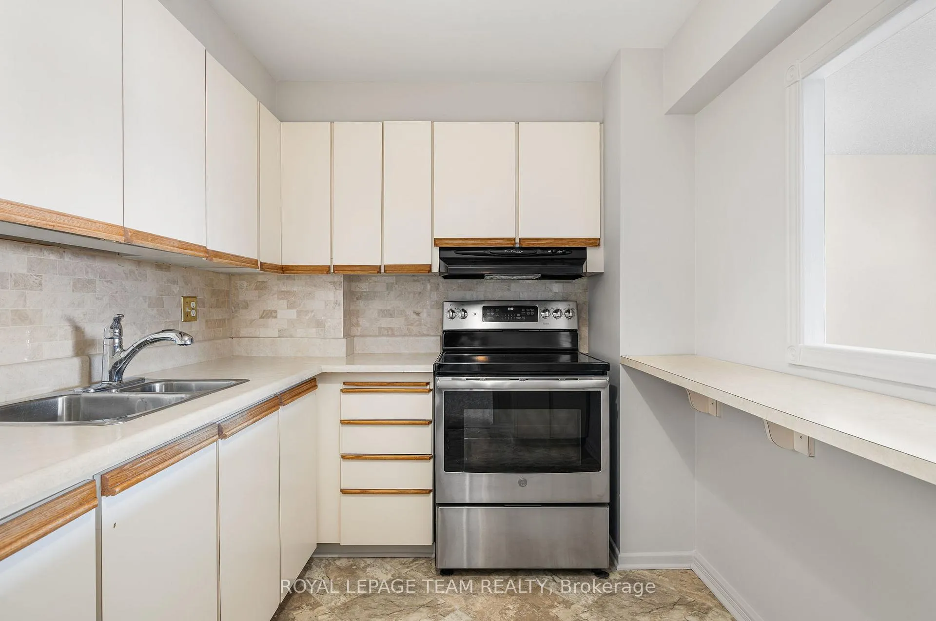 Photo 11 of Unit 1101, 1081 Ambleside Drive, Ottawa, Woodroffe — HOMEH