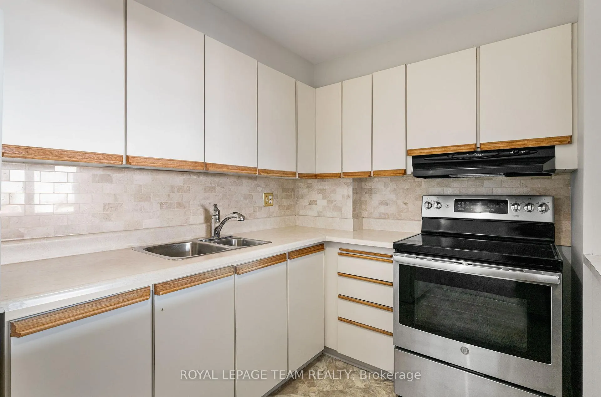 Photo 12 of Unit 1101, 1081 Ambleside Drive, Ottawa, Woodroffe — HOMEH