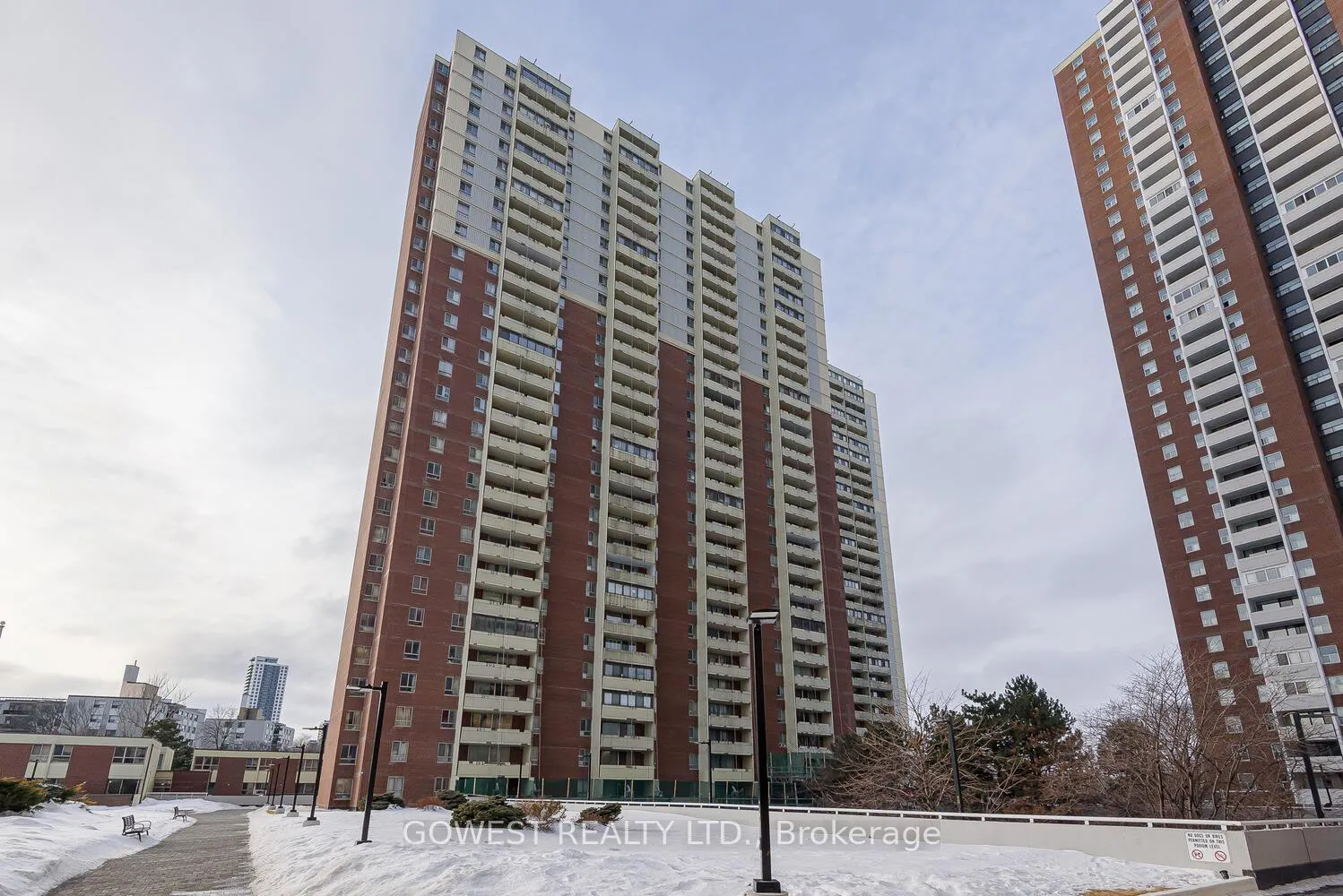 Photo 2 of Unit 1006, 1 Massey Square, Toronto, Crescent Town — HOMEH