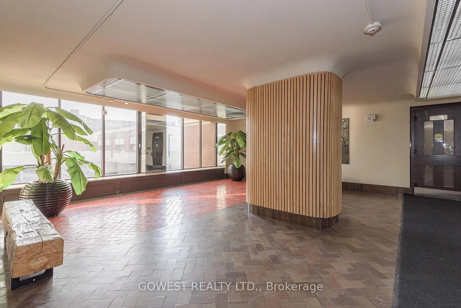 Photo 3 of Unit 1006, 1 Massey Square, Toronto, Crescent Town — HOMEH