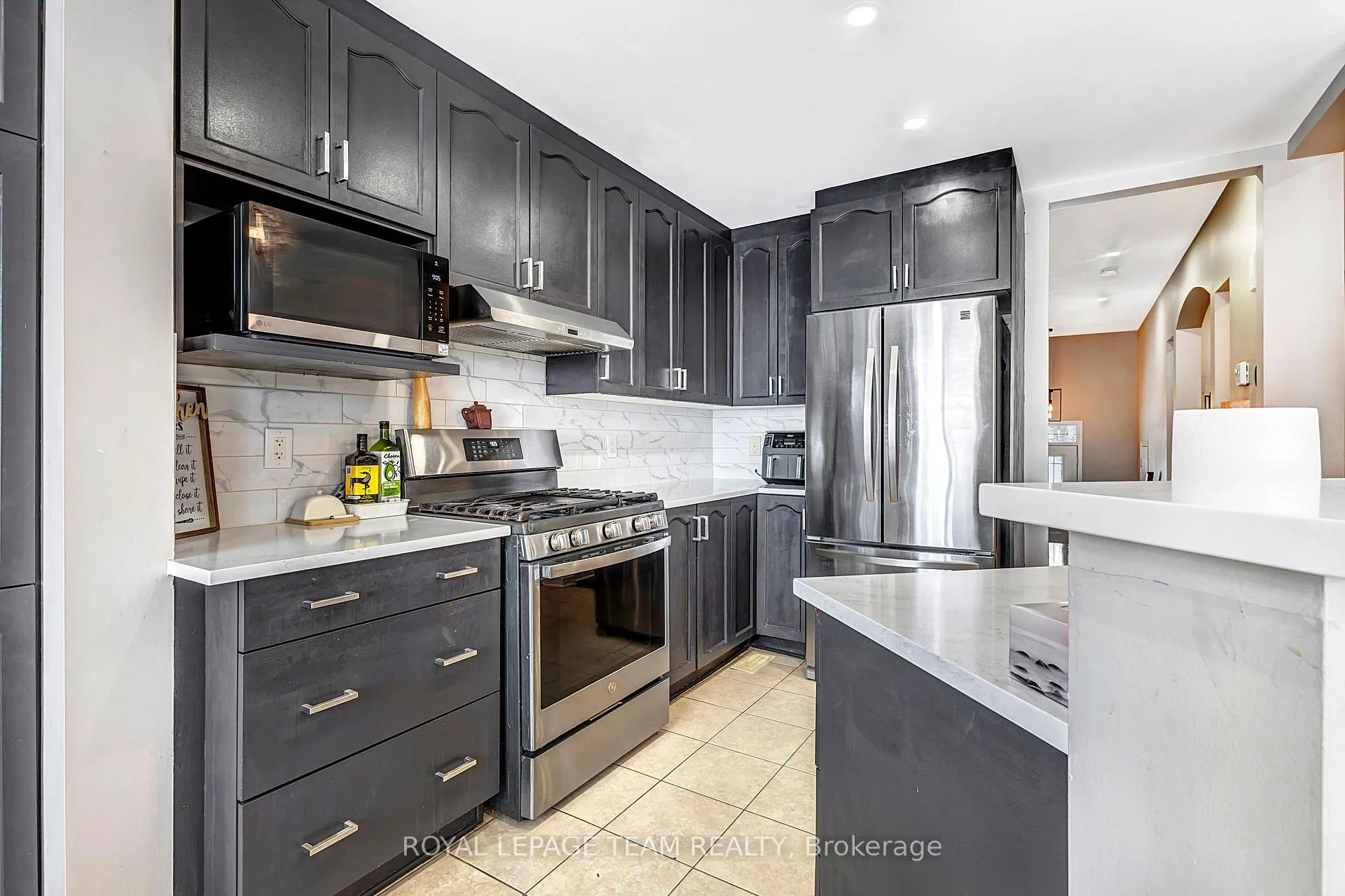 Photo 12 of 276 Harthill Way, Ottawa, Barrhaven - Heritage Park — HOMEH