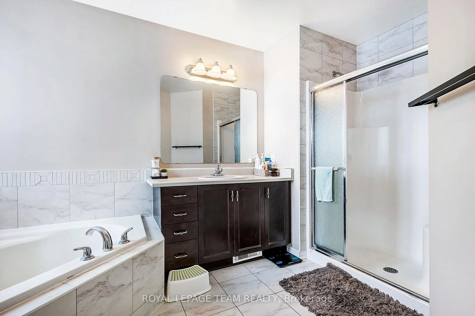 Photo 19 of 276 Harthill Way, Ottawa, Barrhaven - Heritage Park — HOMEH