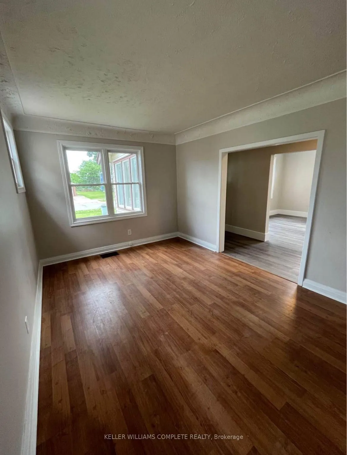 Photo 3 of 6083 Dunn Street, Niagara Falls, Dorchester — HOMEH