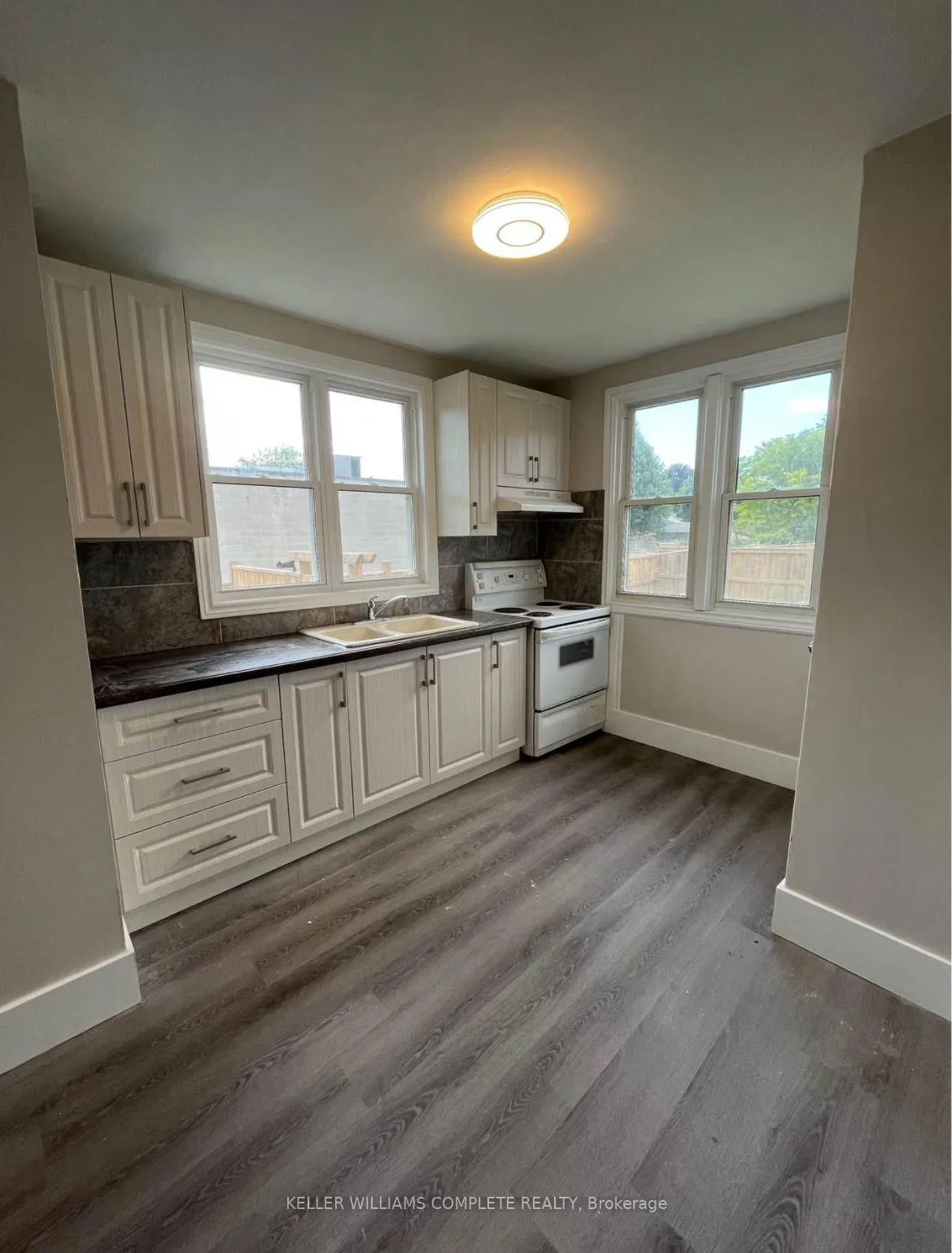 Photo 5 of 6083 Dunn Street, Niagara Falls, Dorchester — HOMEH