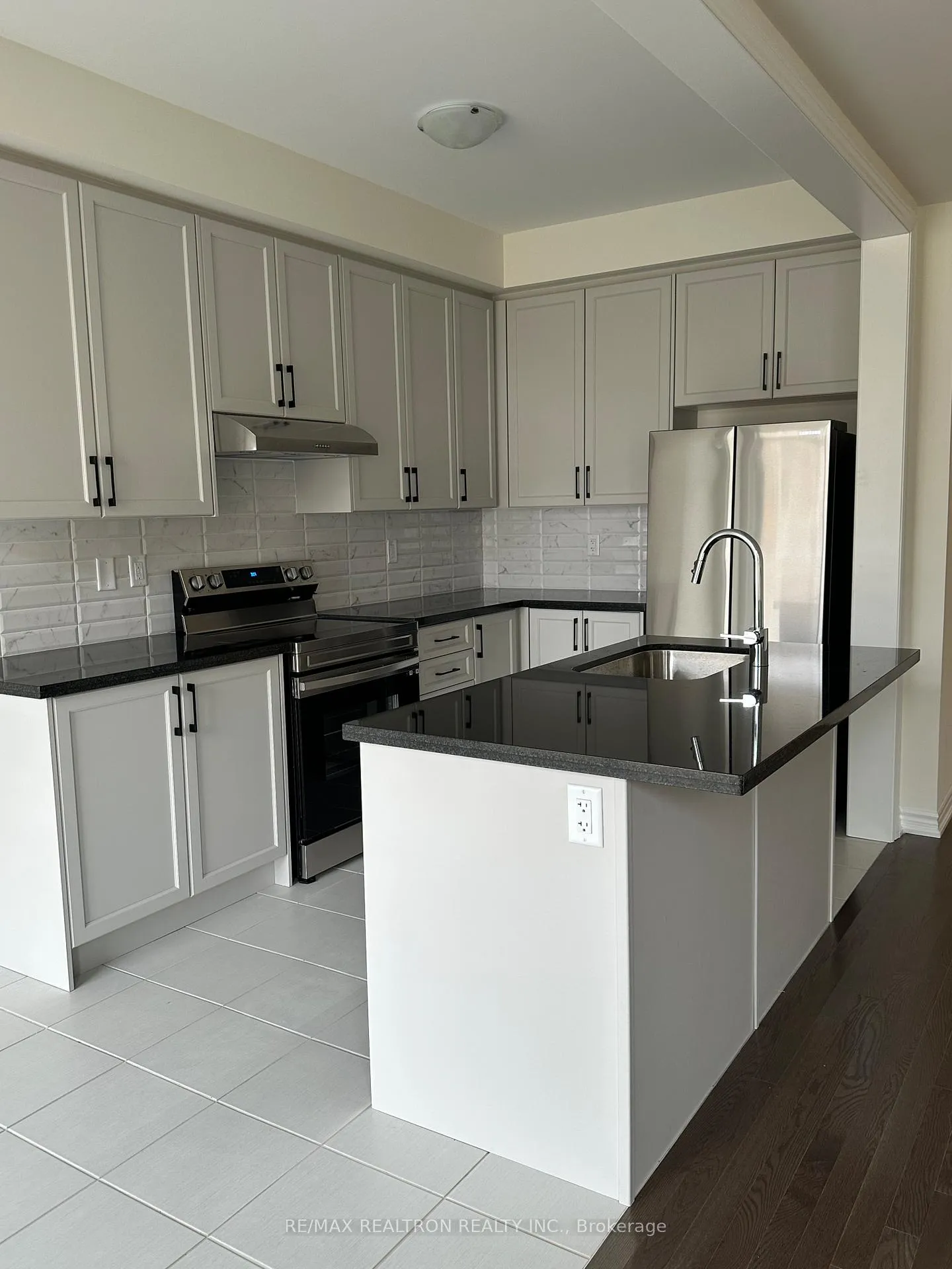 Photo 2 of 1242 Rexton Drive, Oshawa, Kedron — HOMEH