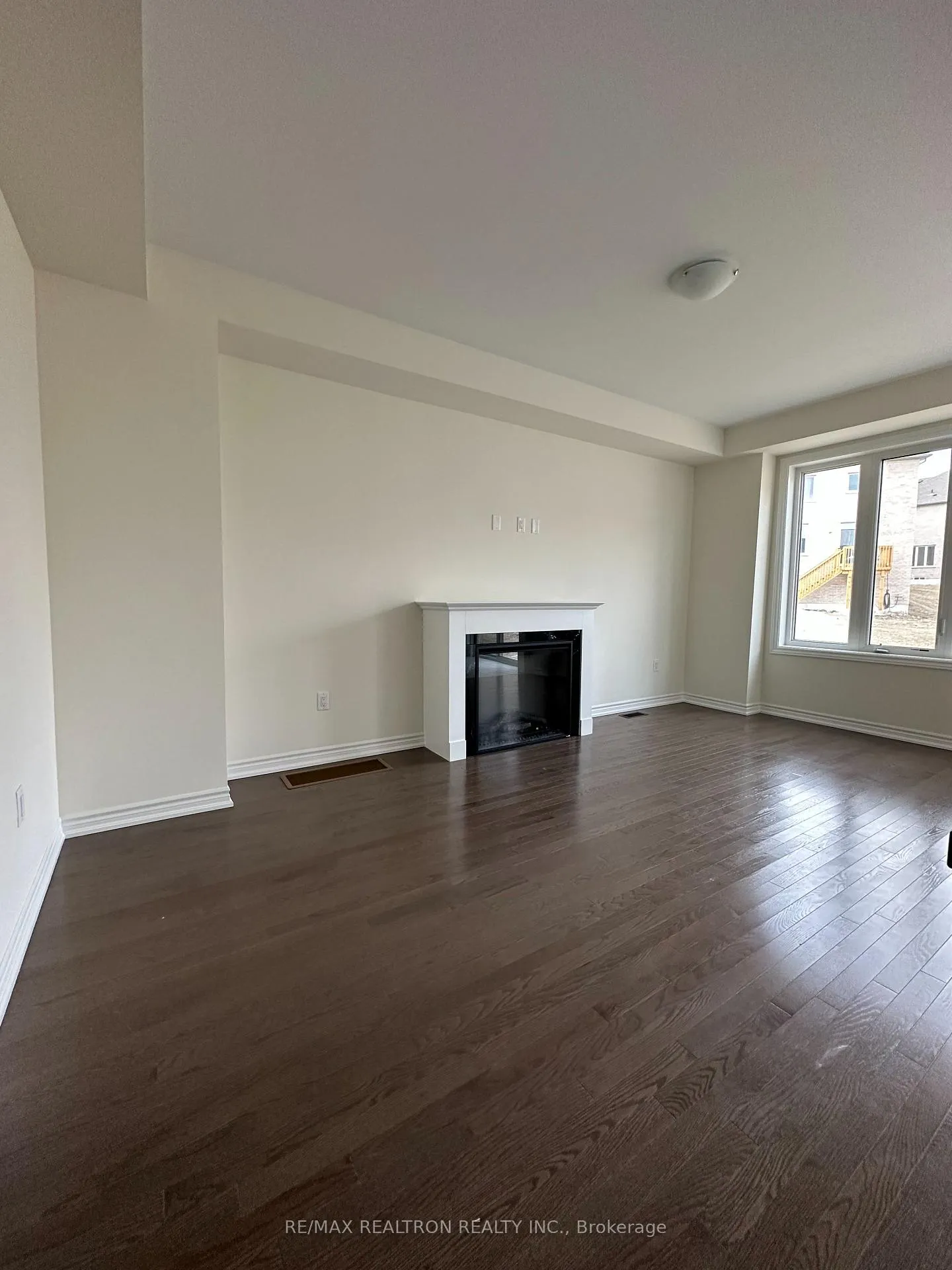 Photo 3 of 1242 Rexton Drive, Oshawa, Kedron — HOMEH