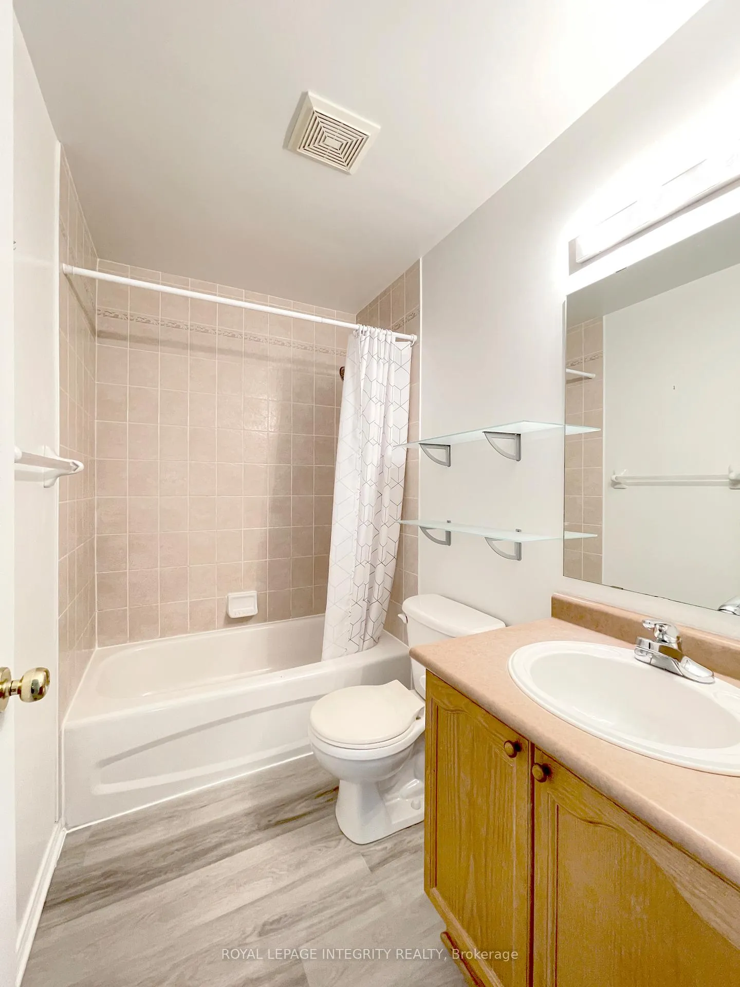 Photo 17 of 27 Santa Cruz Private, Ottawa, Riverview Park — HOMEH