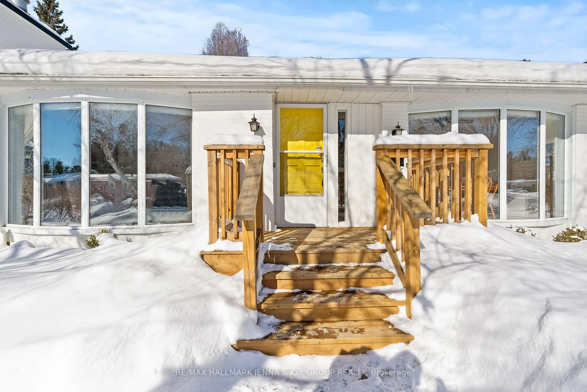 Photo 2 of 13 Pinepoint Drive, Ottawa, Lynwood Village — HOMEH