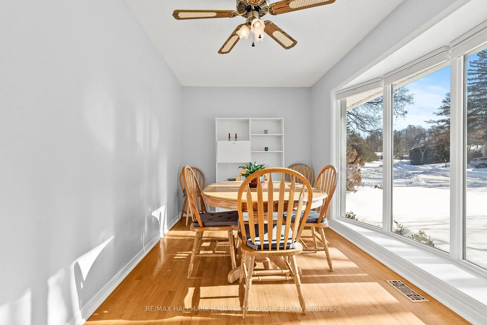 Photo 7 of 13 Pinepoint Drive, Ottawa, Lynwood Village — HOMEH