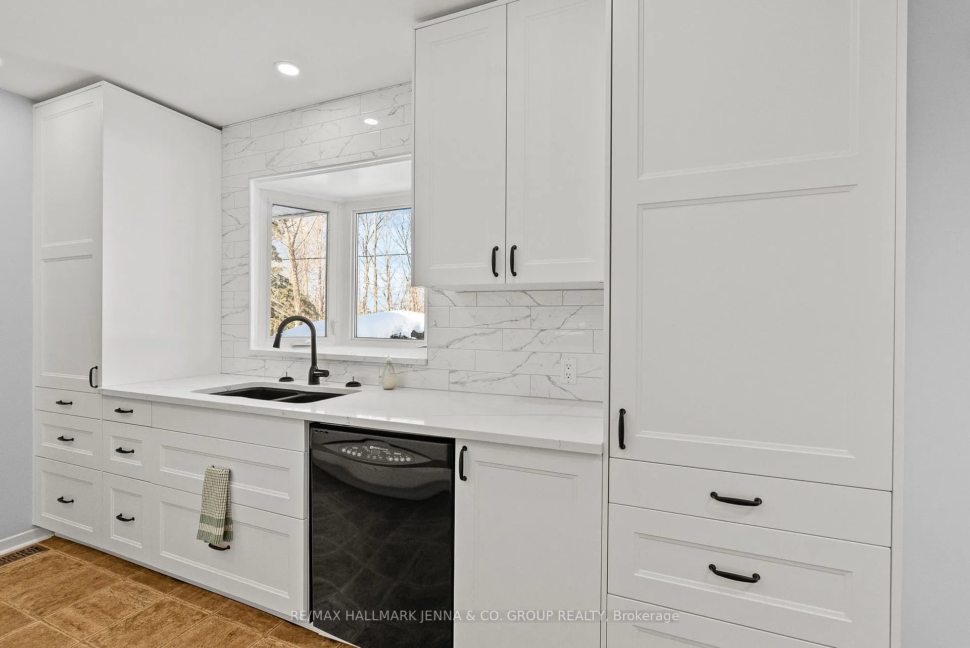 Photo 10 of 13 Pinepoint Drive, Ottawa, Lynwood Village — HOMEH