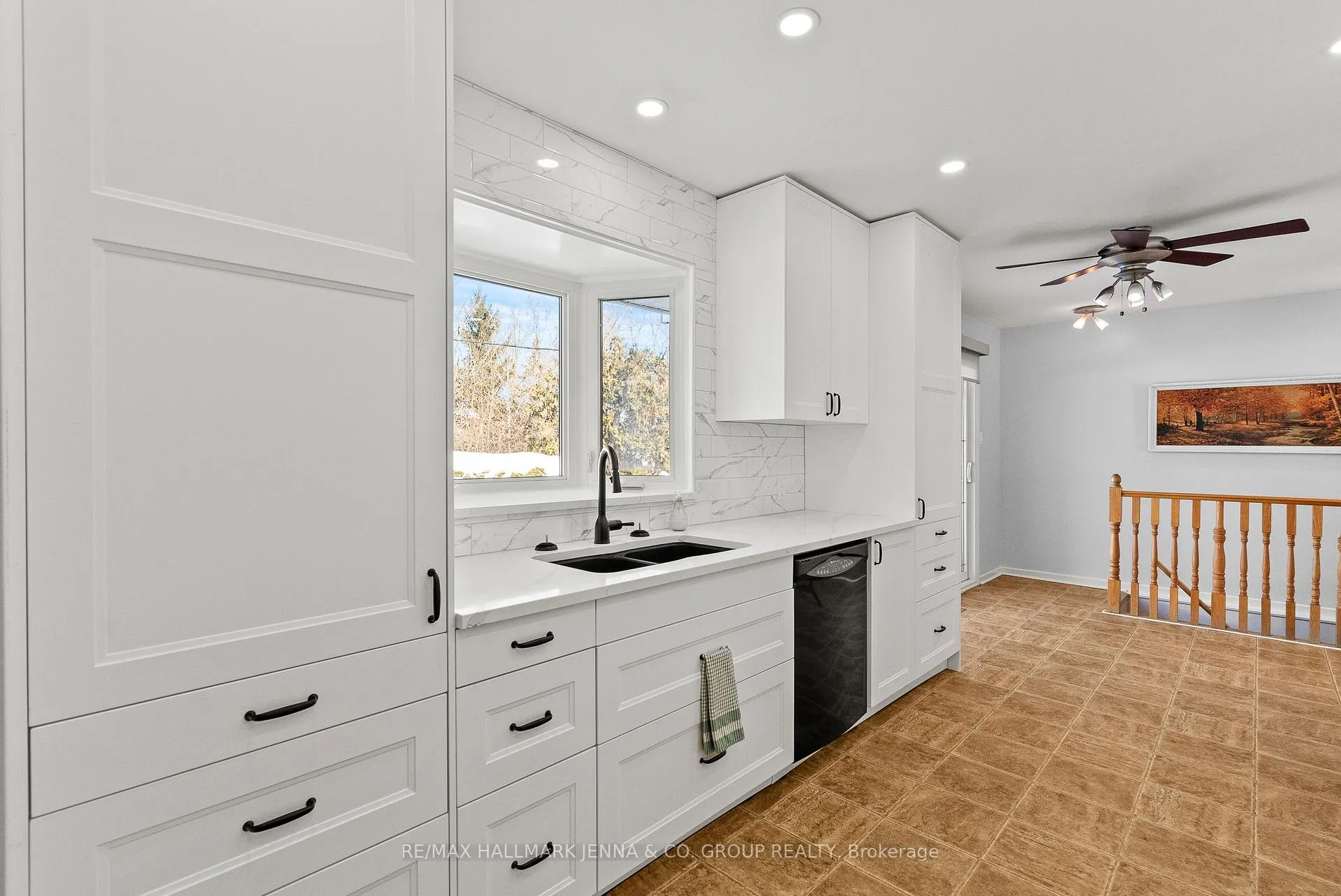 Photo 11 of 13 Pinepoint Drive, Ottawa, Lynwood Village — HOMEH