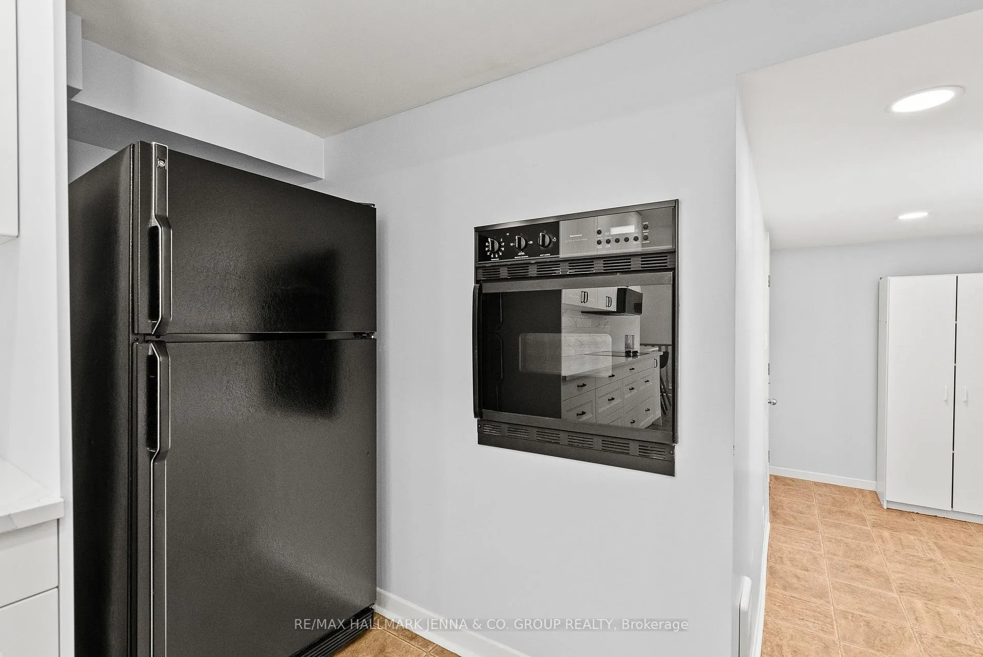 Photo 12 of 13 Pinepoint Drive, Ottawa, Lynwood Village — HOMEH