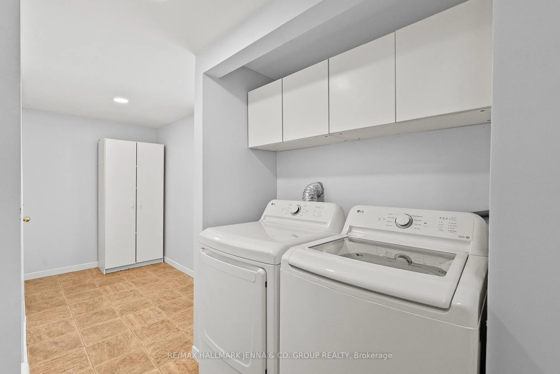 Photo 13 of 13 Pinepoint Drive, Ottawa, Lynwood Village — HOMEH