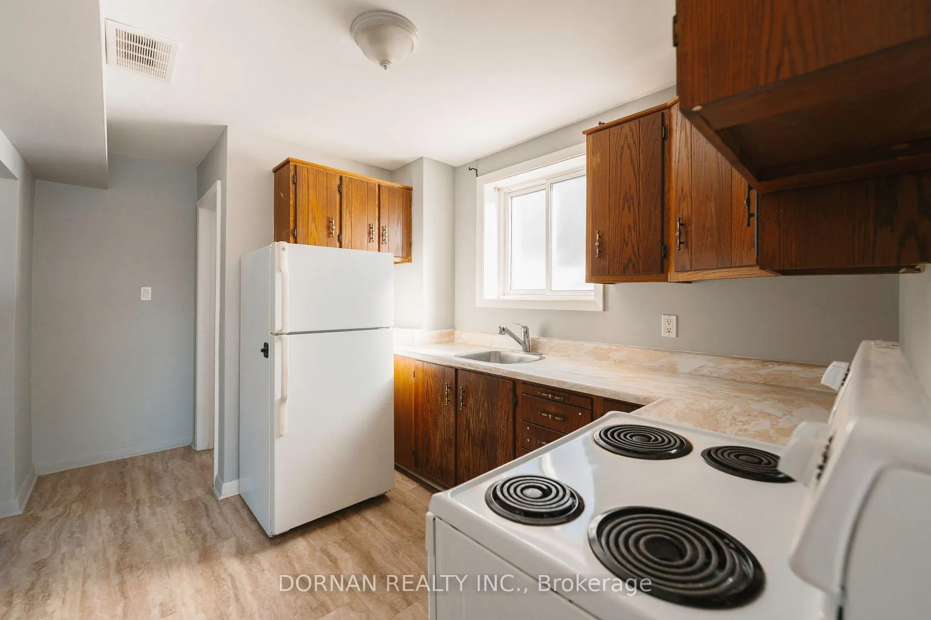 Photo 5 of Unit 1, 1061 Ravine Road, Oshawa, Lakeview — HOMEH