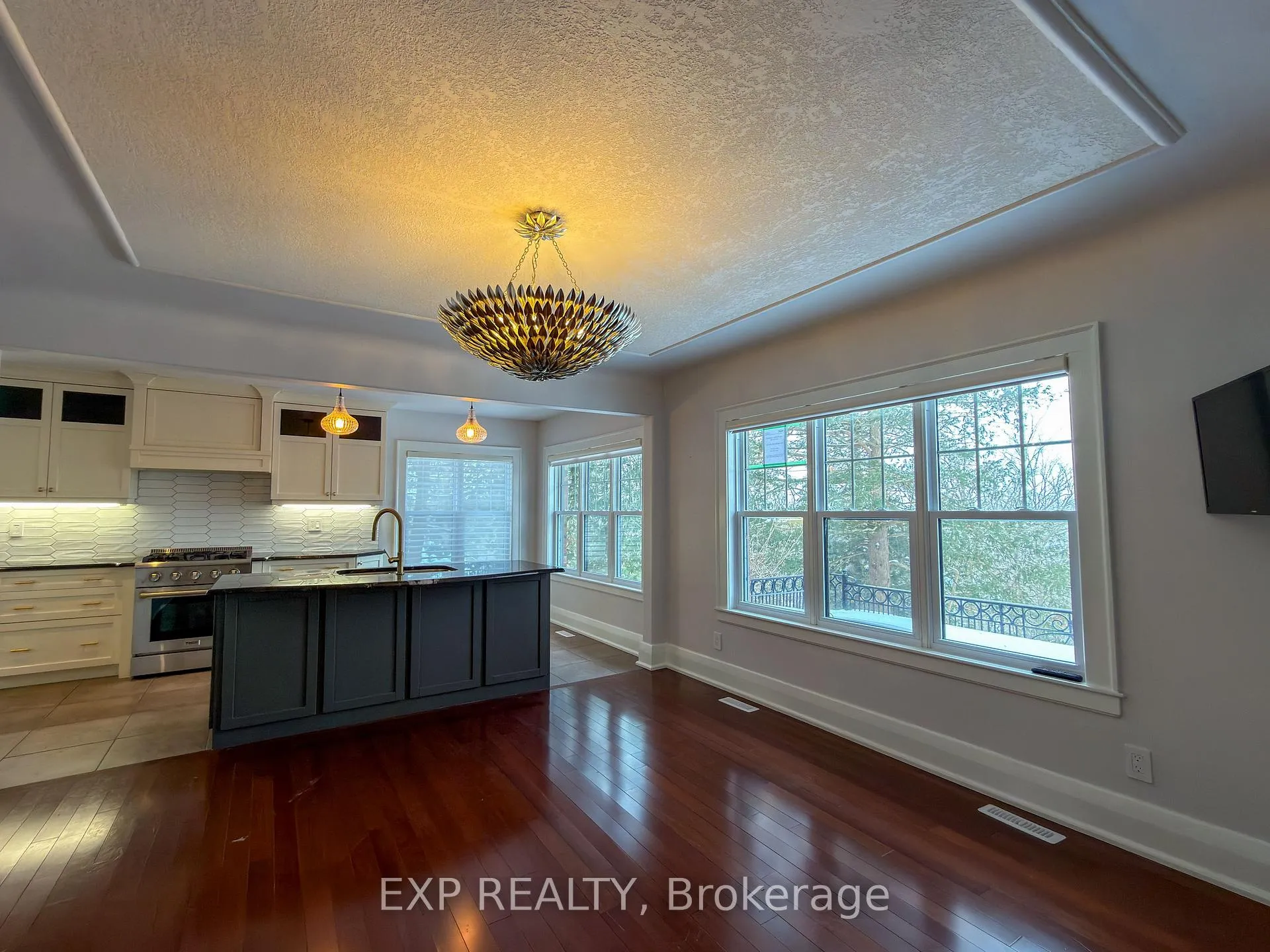 Photo 4 of 451 Westmount Drive, London, South C — HOMEH