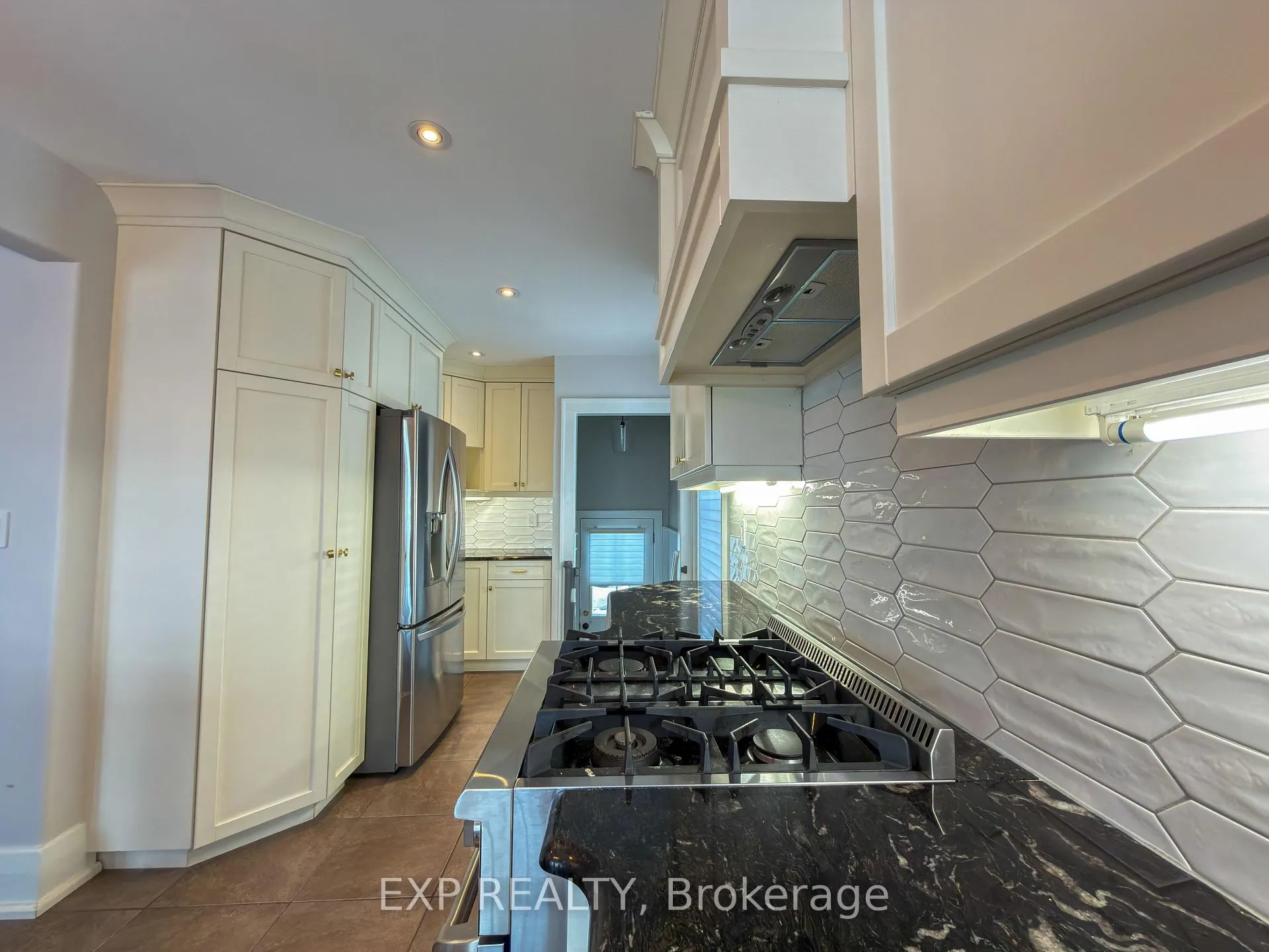 Photo 5 of 451 Westmount Drive, London, South C — HOMEH