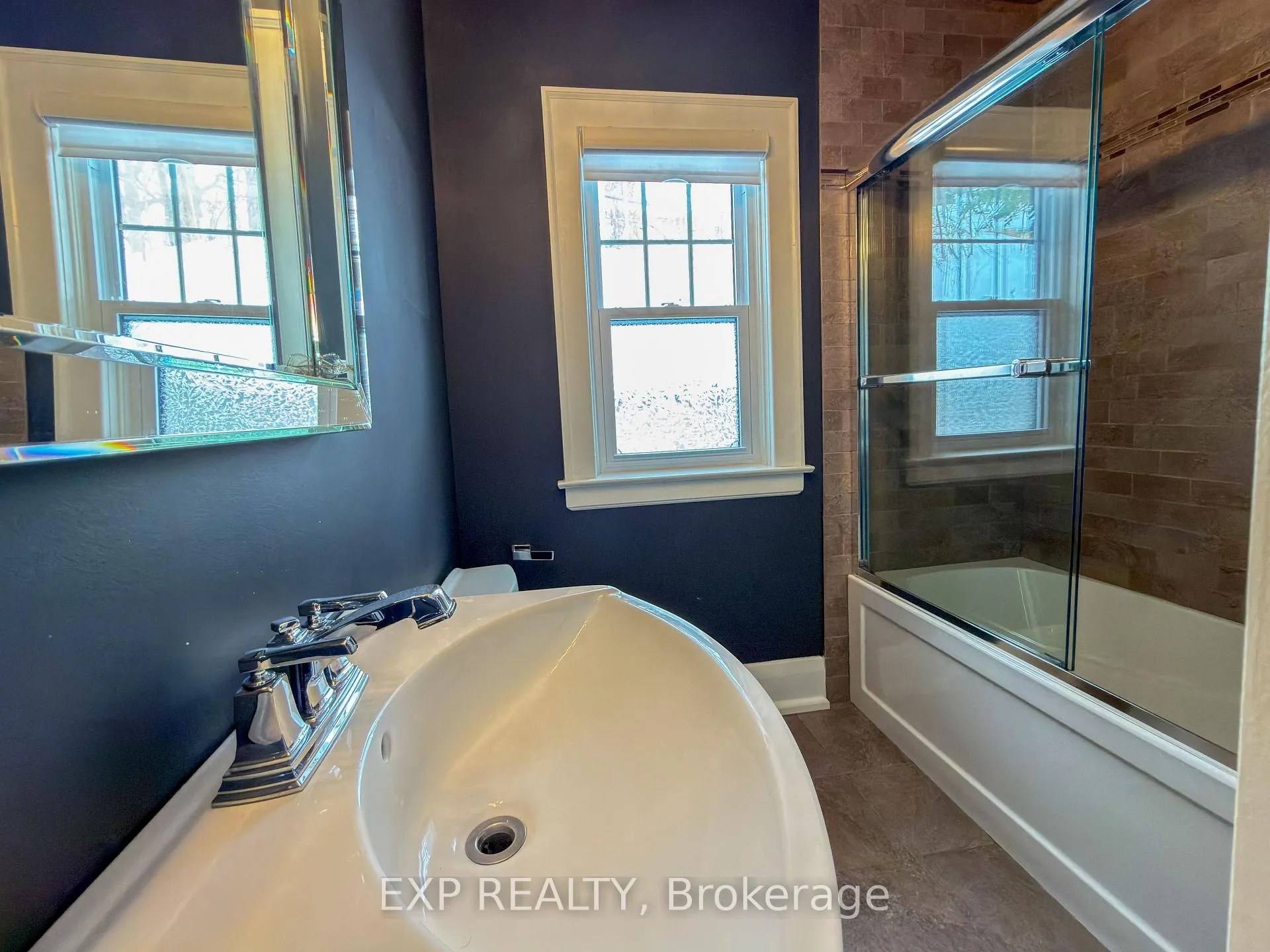 Photo 10 of 451 Westmount Drive, London, South C — HOMEH