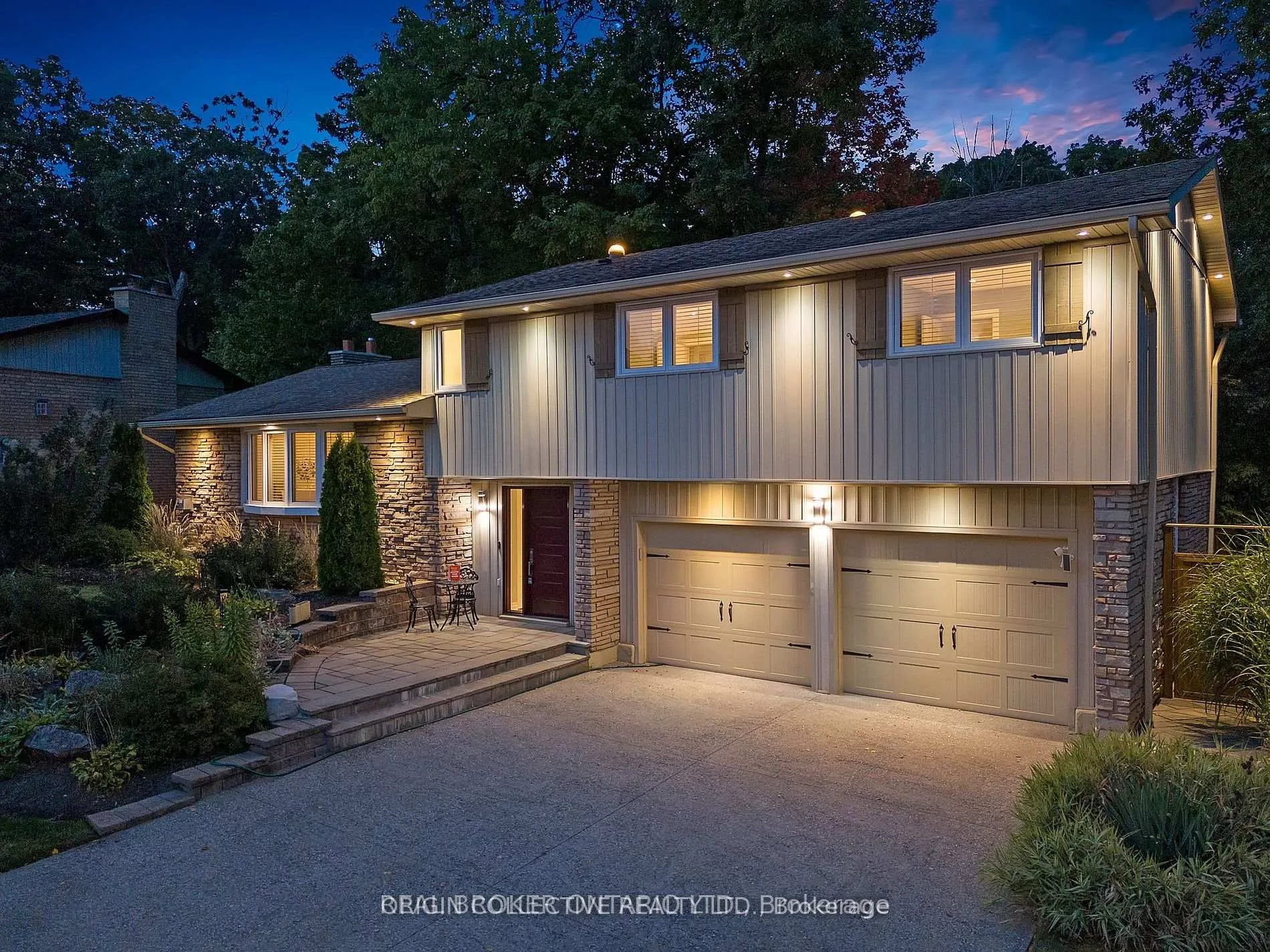 Photo 1 of 1863 Heather Hills Drive, Burlington, Tyandaga — HOMEH