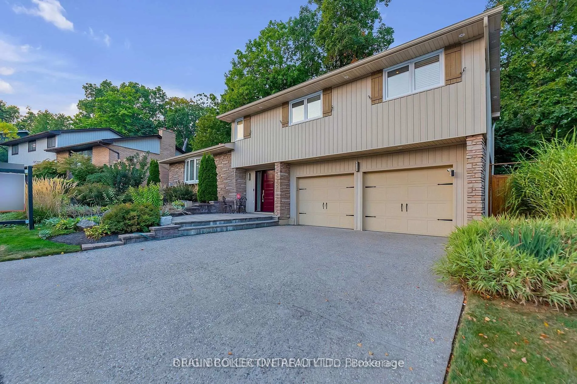 Photo 2 of 1863 Heather Hills Drive, Burlington, Tyandaga — HOMEH