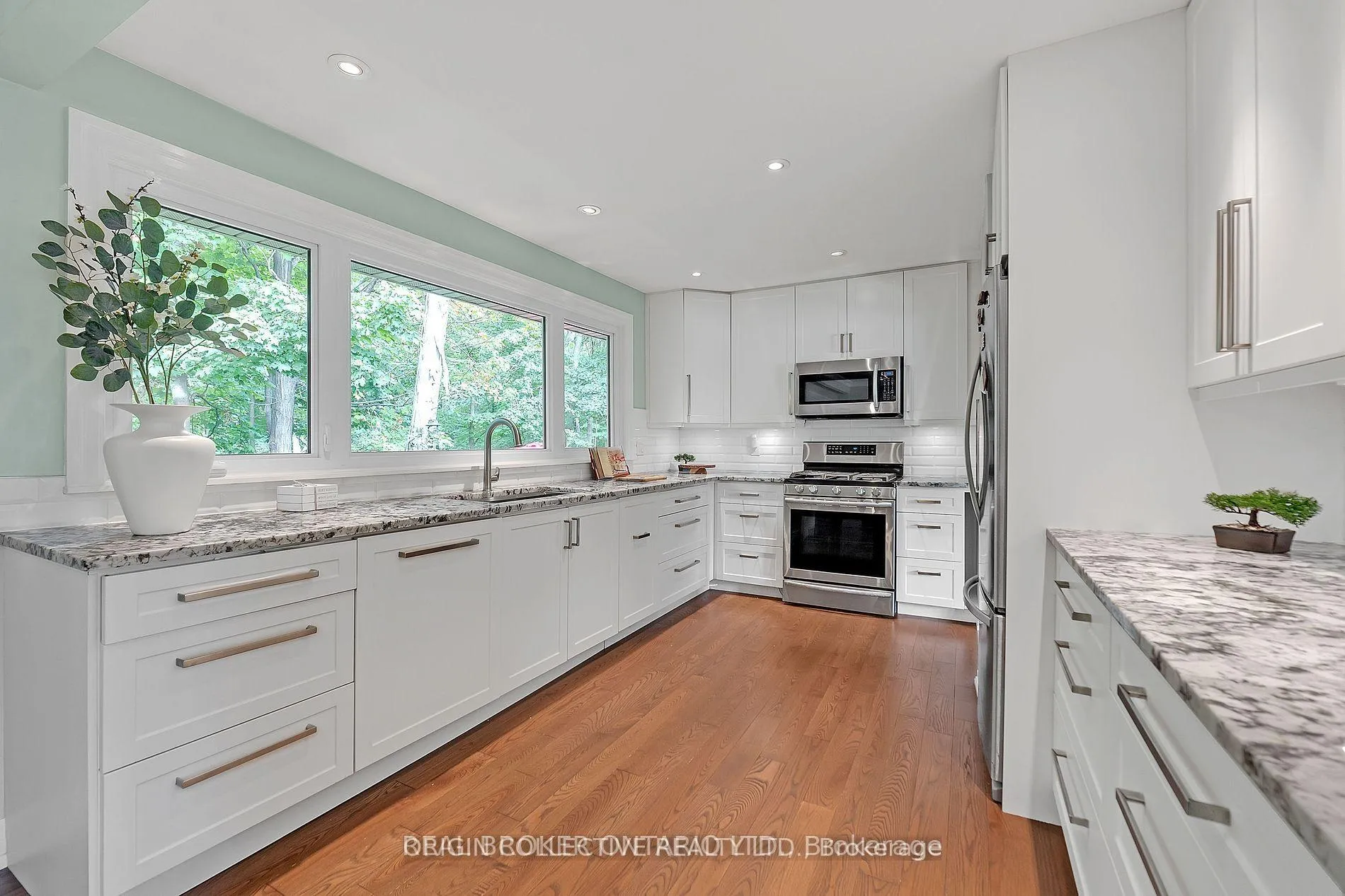 Photo 11 of 1863 Heather Hills Drive, Burlington, Tyandaga — HOMEH