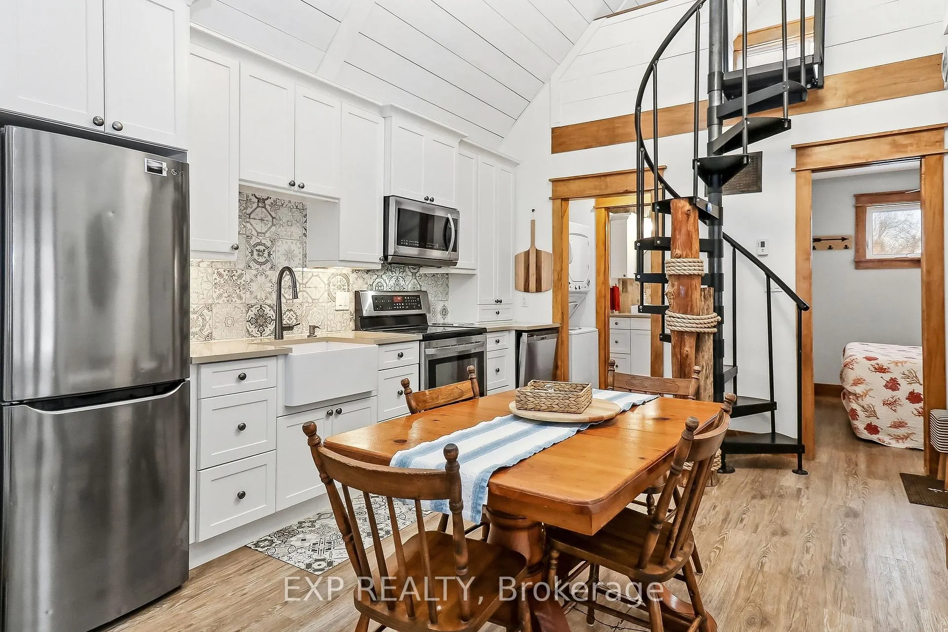 Photo 4 of 30 29th Street N, Wasaga Beach — HOMEH