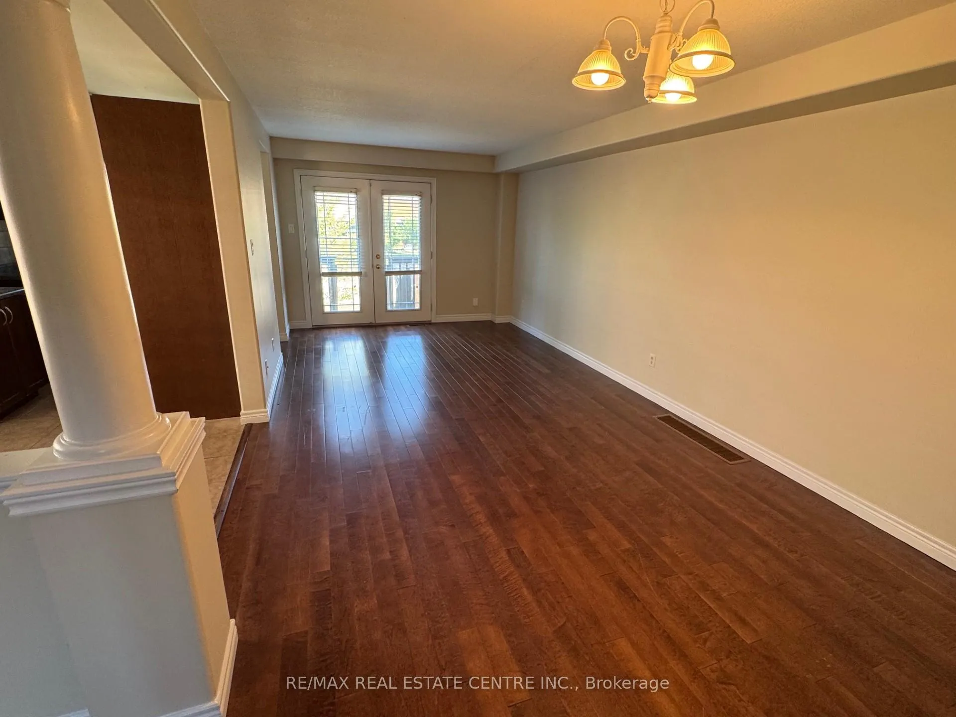 Photo 2 of 27 Hemlock Way, Grimsby, Grimsby West — HOMEH