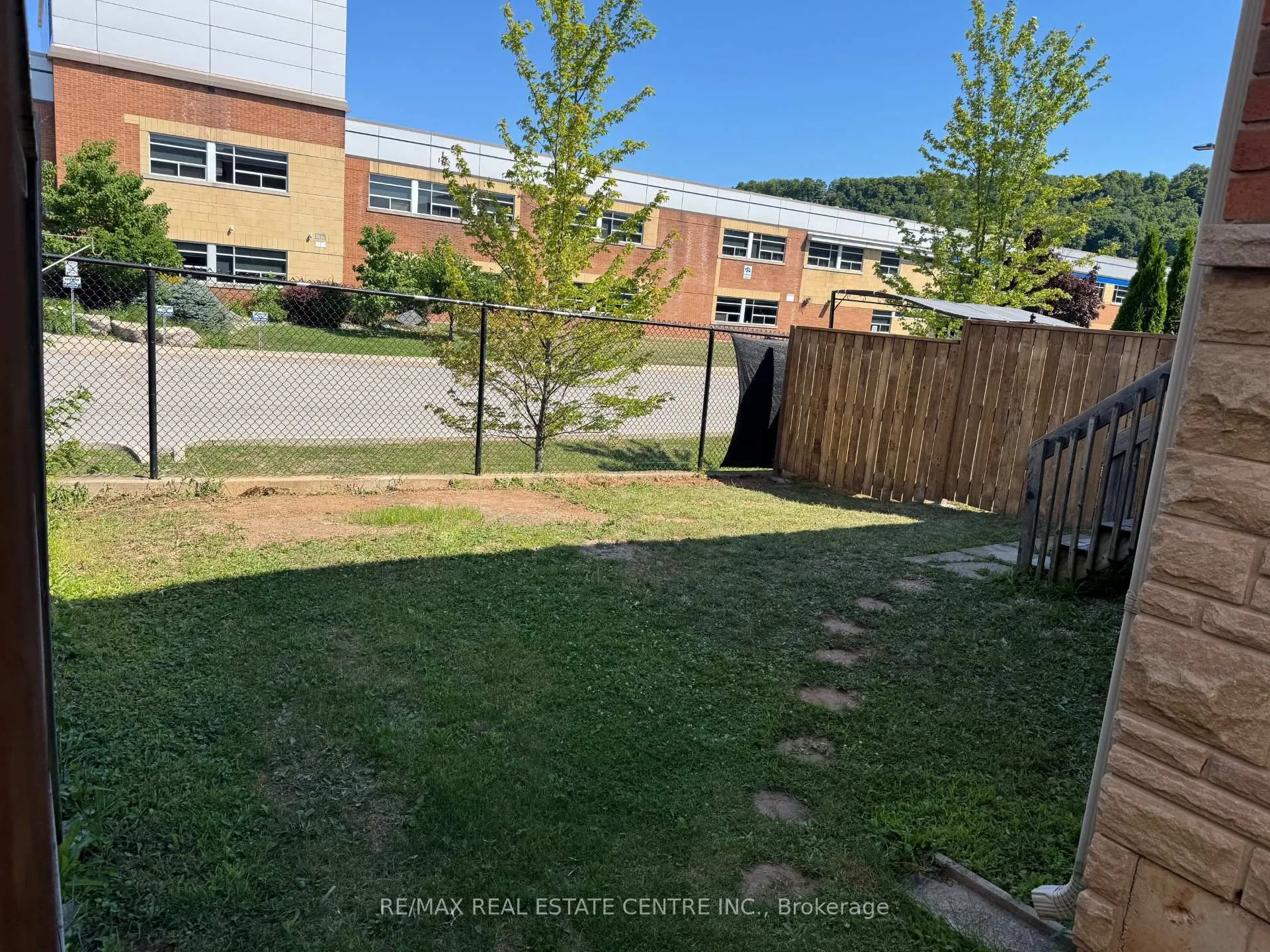 Photo 5 of 27 Hemlock Way, Grimsby, Grimsby West — HOMEH