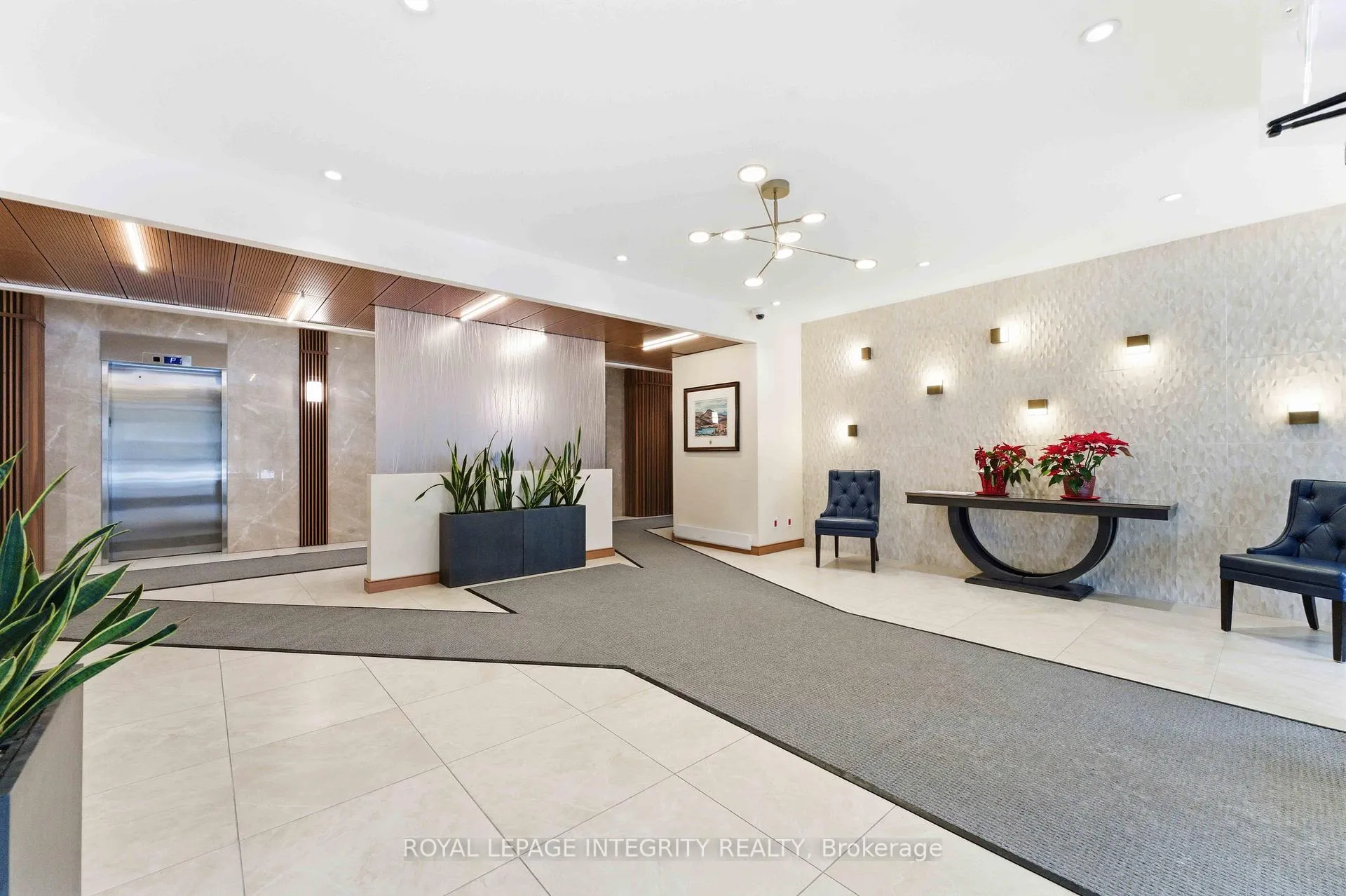Photo 4 of Unit 708, 1500 Riverside Drive, Ottawa, Riverview Park — HOMEH
