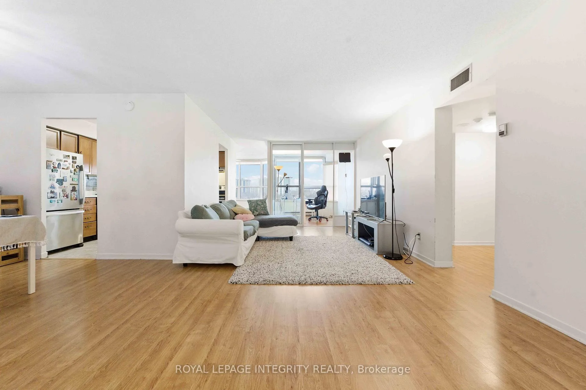 Photo 6 of Unit 708, 1500 Riverside Drive, Ottawa, Riverview Park — HOMEH