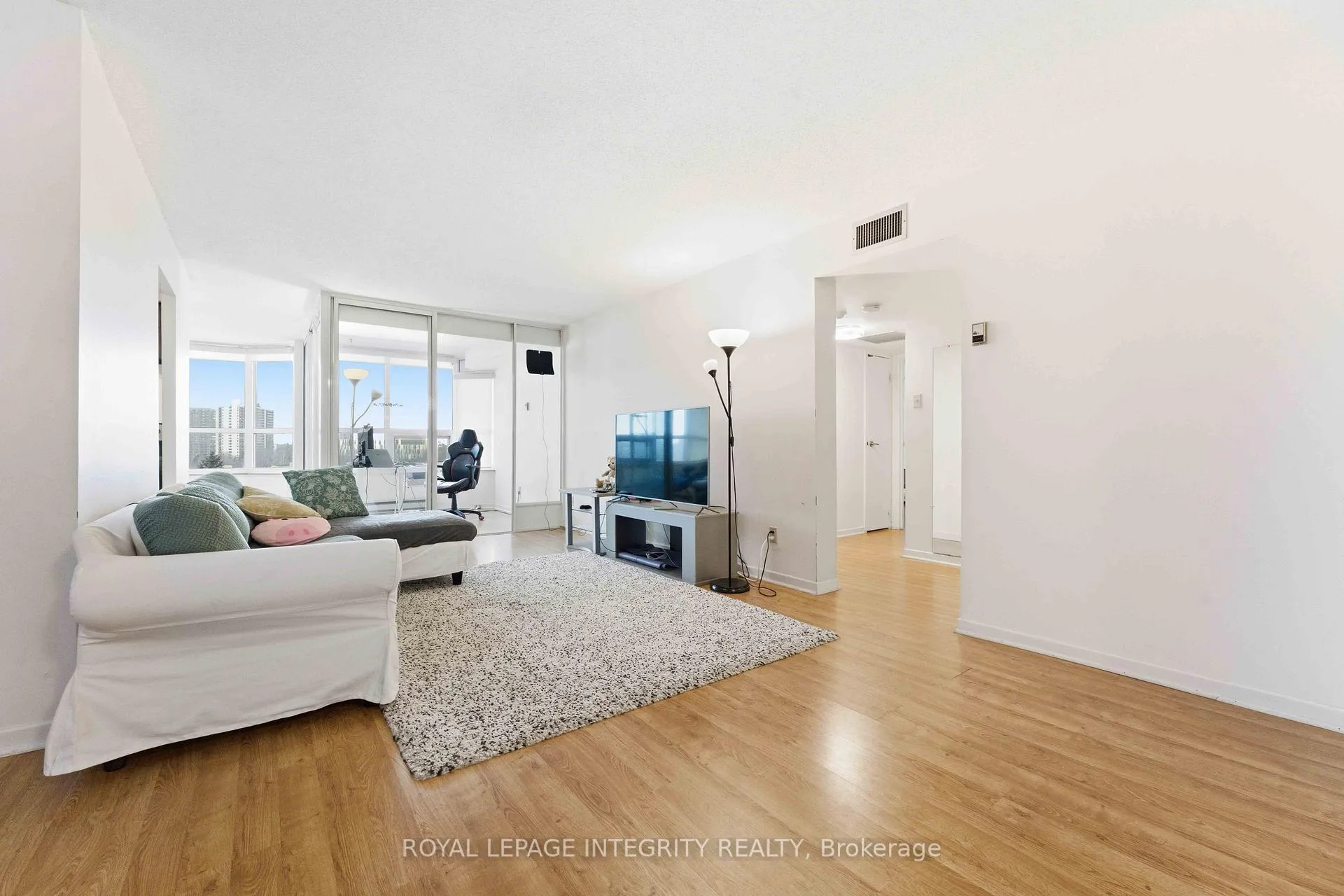 Photo 7 of Unit 708, 1500 Riverside Drive, Ottawa, Riverview Park — HOMEH