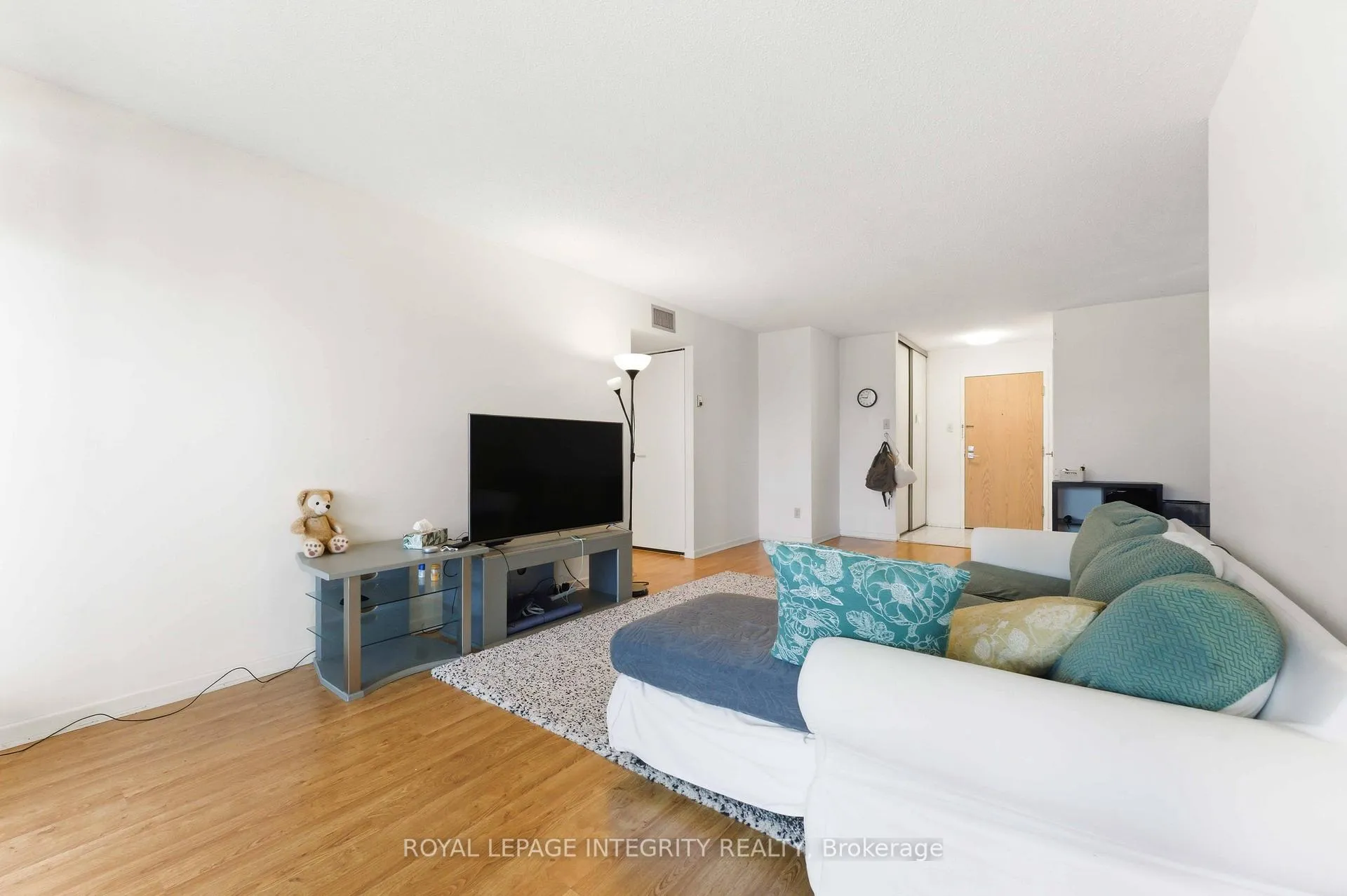 Photo 9 of Unit 708, 1500 Riverside Drive, Ottawa, Riverview Park — HOMEH