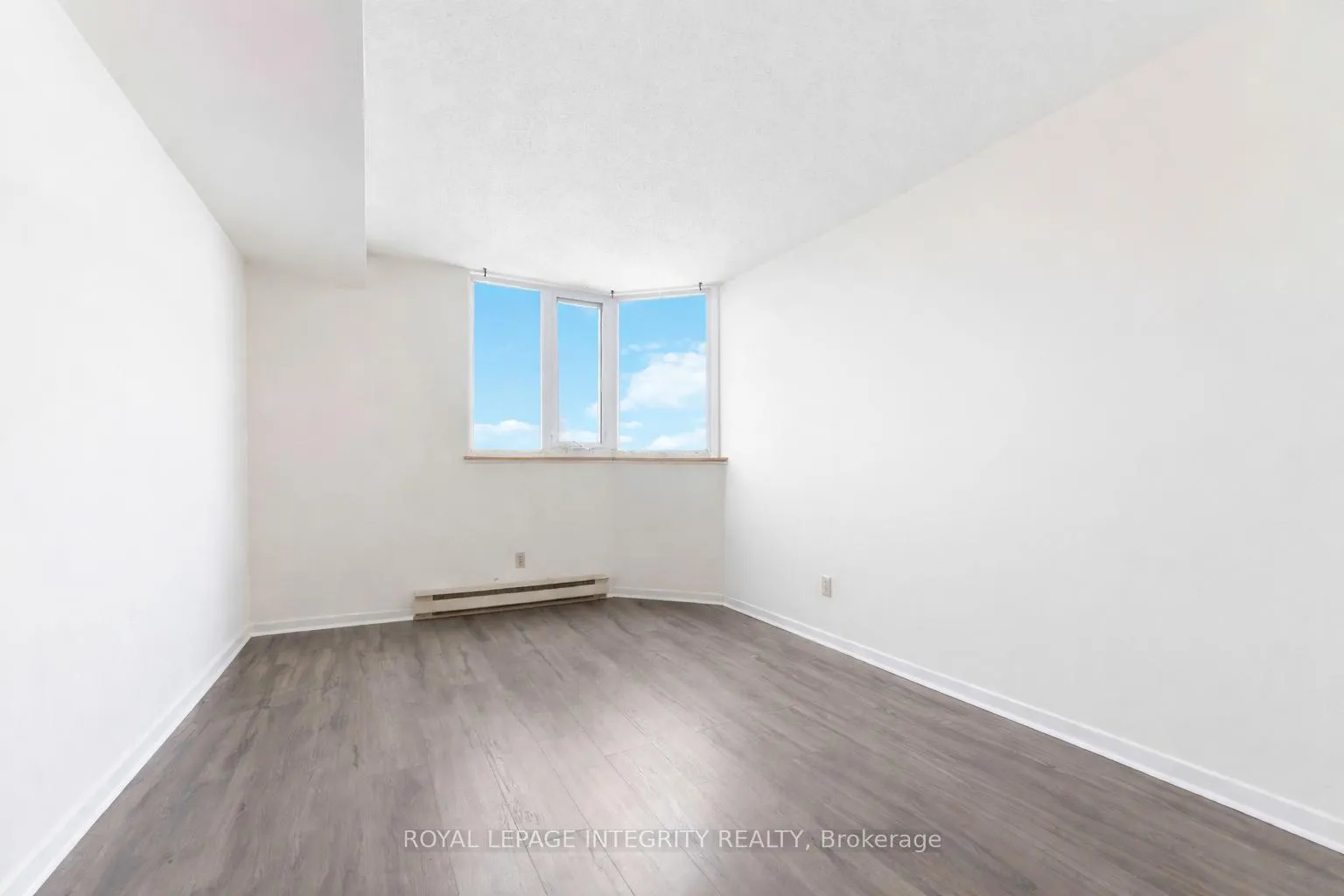 Photo 19 of Unit 708, 1500 Riverside Drive, Ottawa, Riverview Park — HOMEH