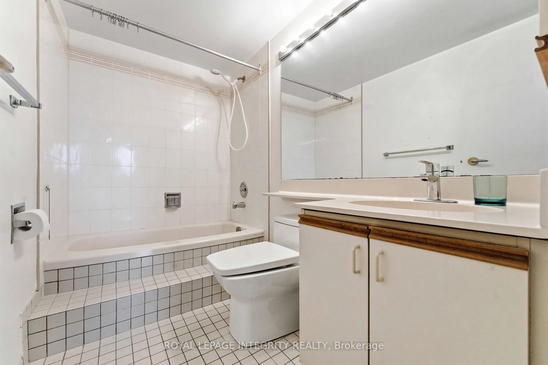 Photo 24 of Unit 708, 1500 Riverside Drive, Ottawa, Riverview Park — HOMEH