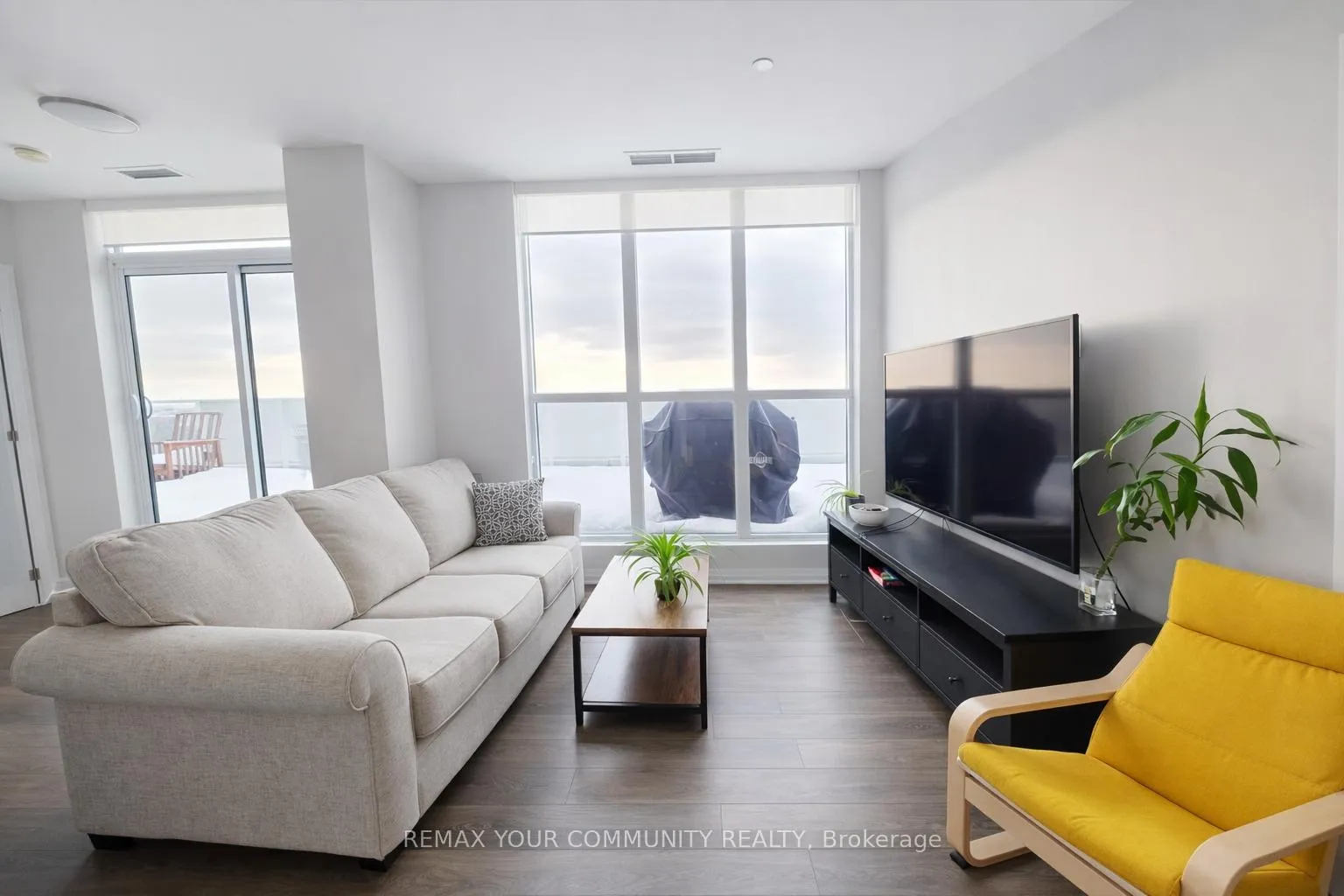 Photo 3 of Unit PH805, 2301 Danforth Avenue, Toronto, East End-Danforth — HOMEH