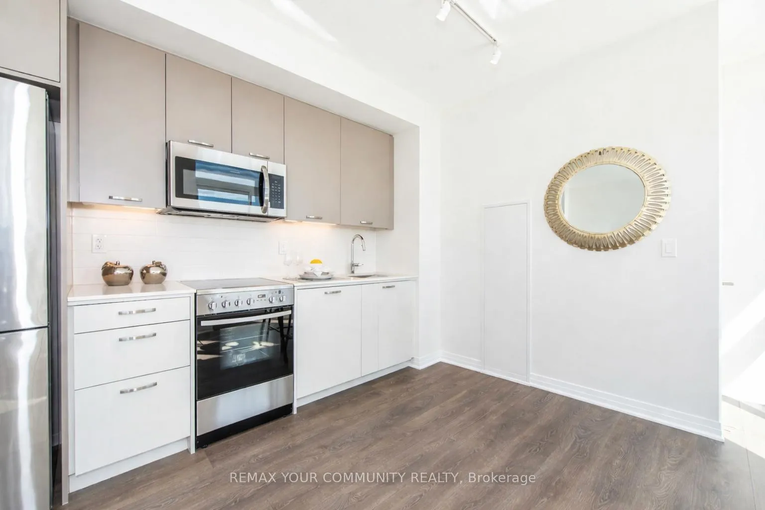 Photo 4 of Unit PH805, 2301 Danforth Avenue, Toronto, East End-Danforth — HOMEH