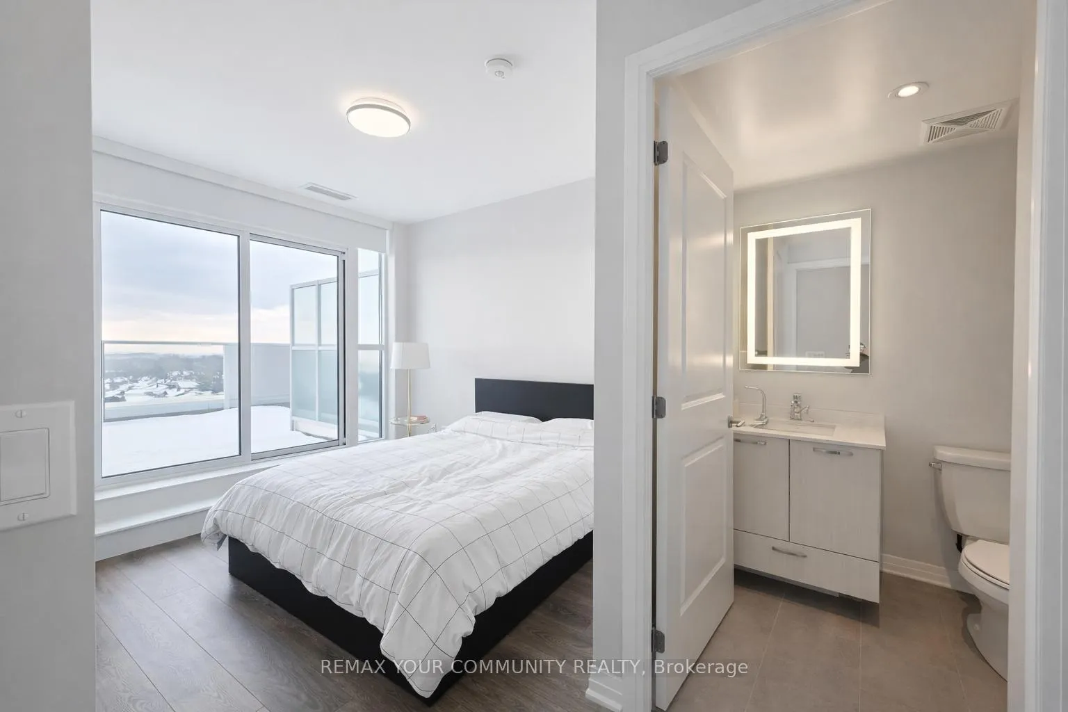 Photo 6 of Unit PH805, 2301 Danforth Avenue, Toronto, East End-Danforth — HOMEH