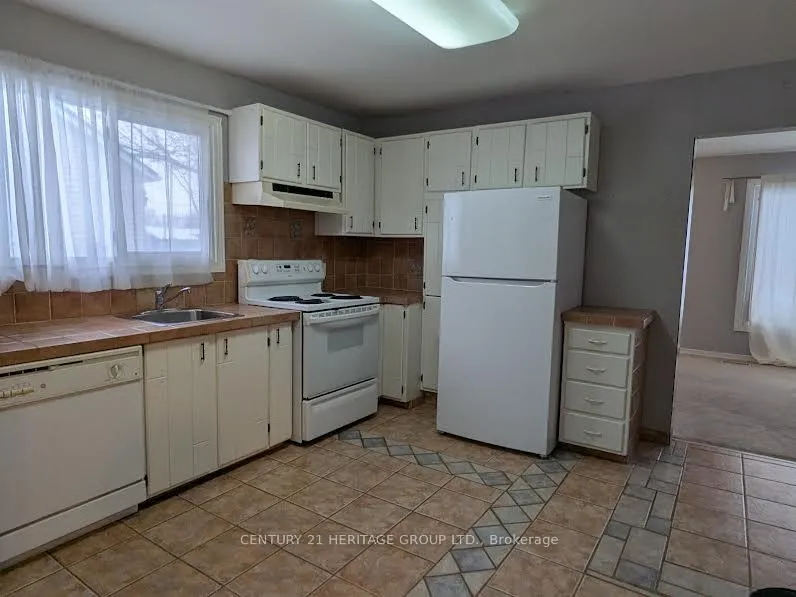 Photo 3 of Unit Main, 712 Victory Drive, Pickering, West Shore — HOMEH